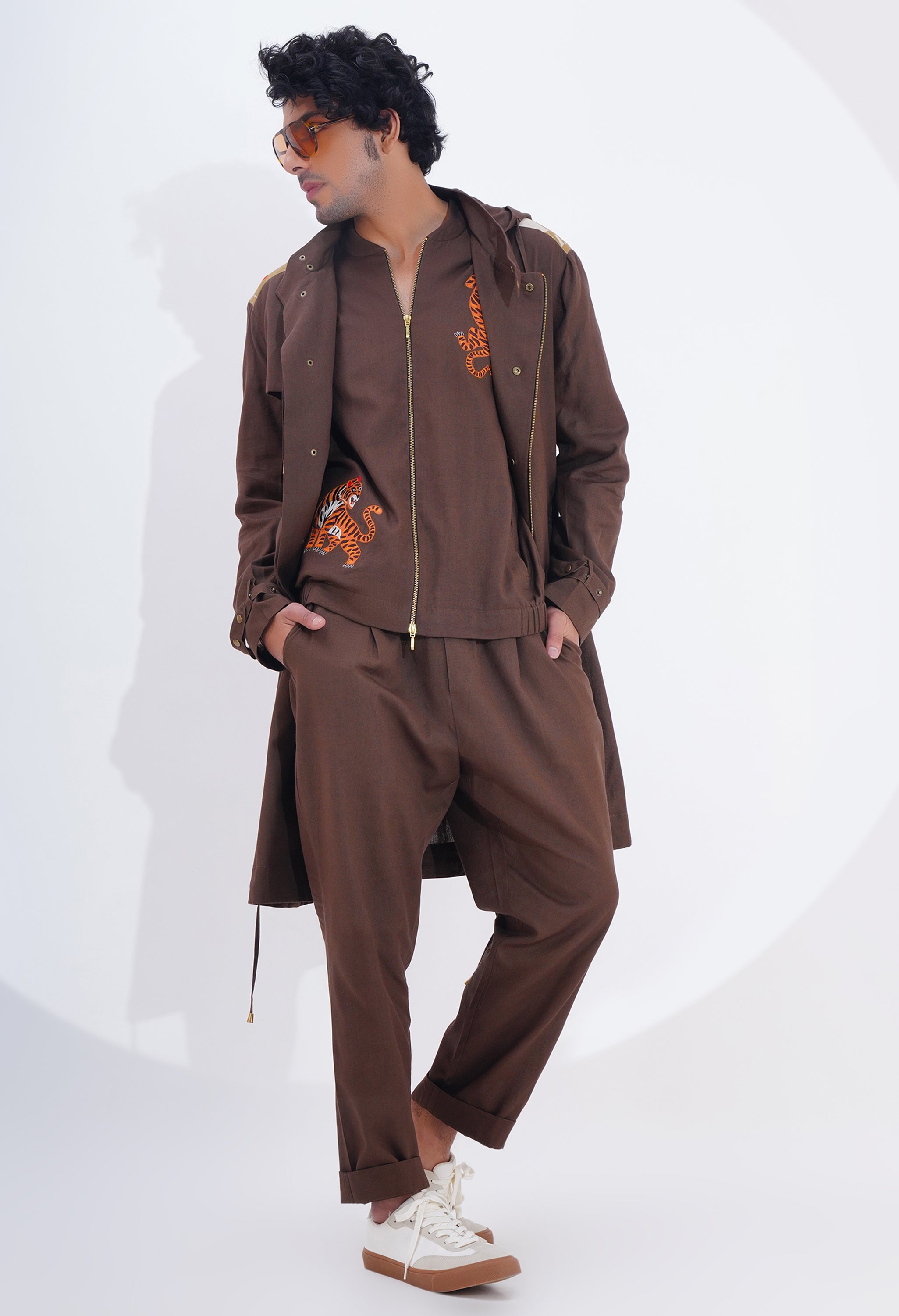 SOLID TRENCH WITH PRINTED BACK DETAILING