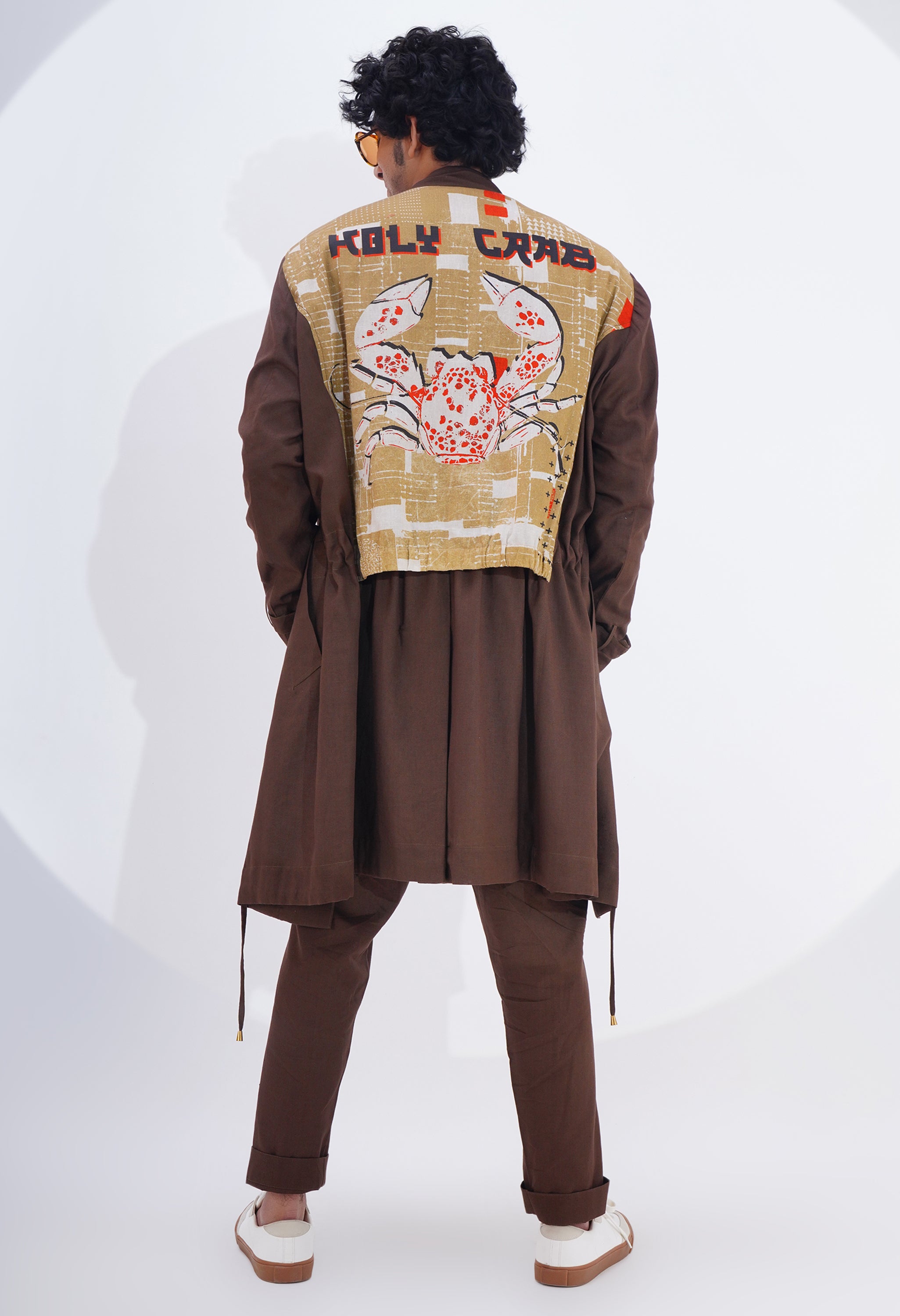 SOLID TRENCH WITH PRINTED BACK DETAILING