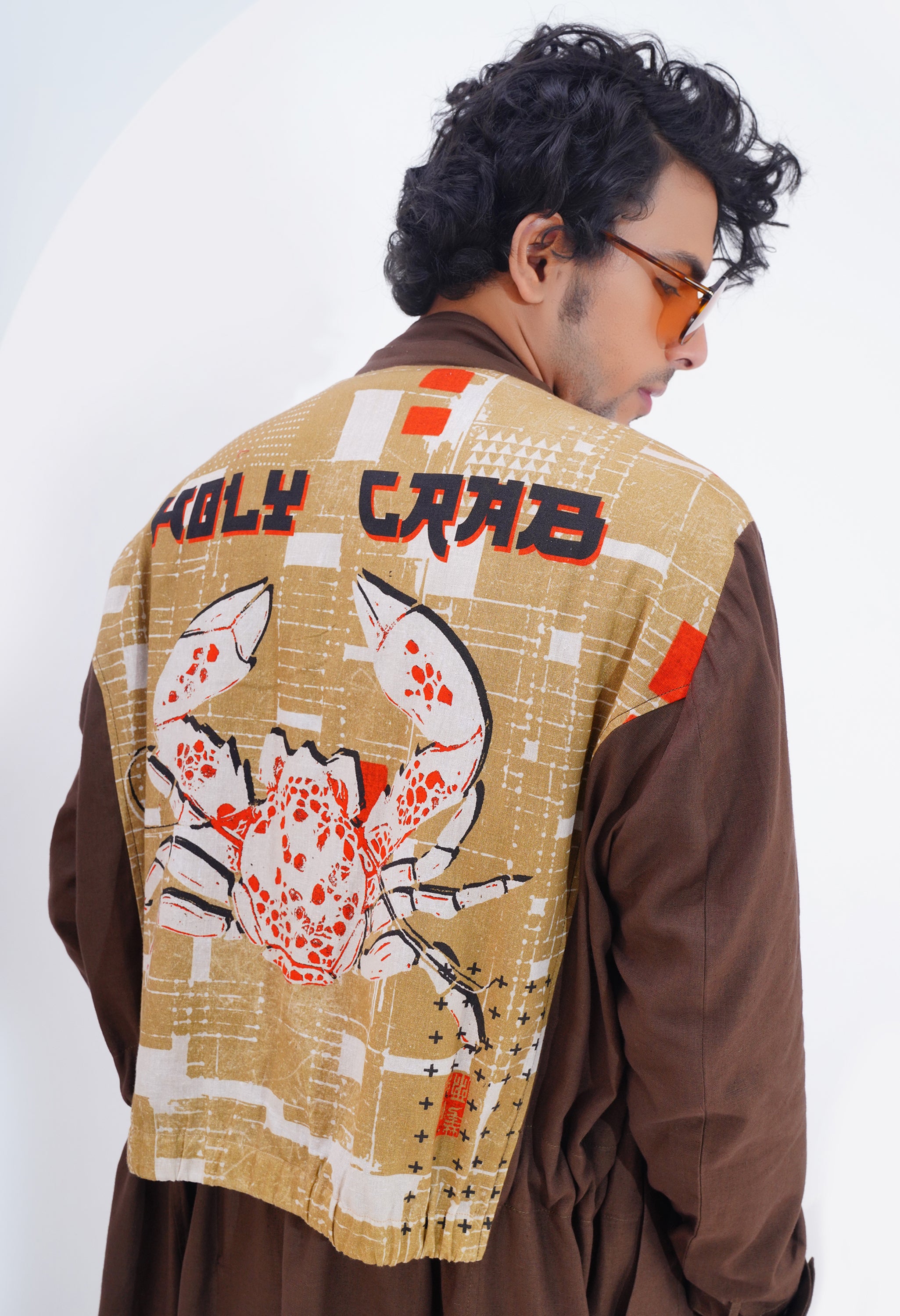 SOLID TRENCH WITH PRINTED BACK DETAILING