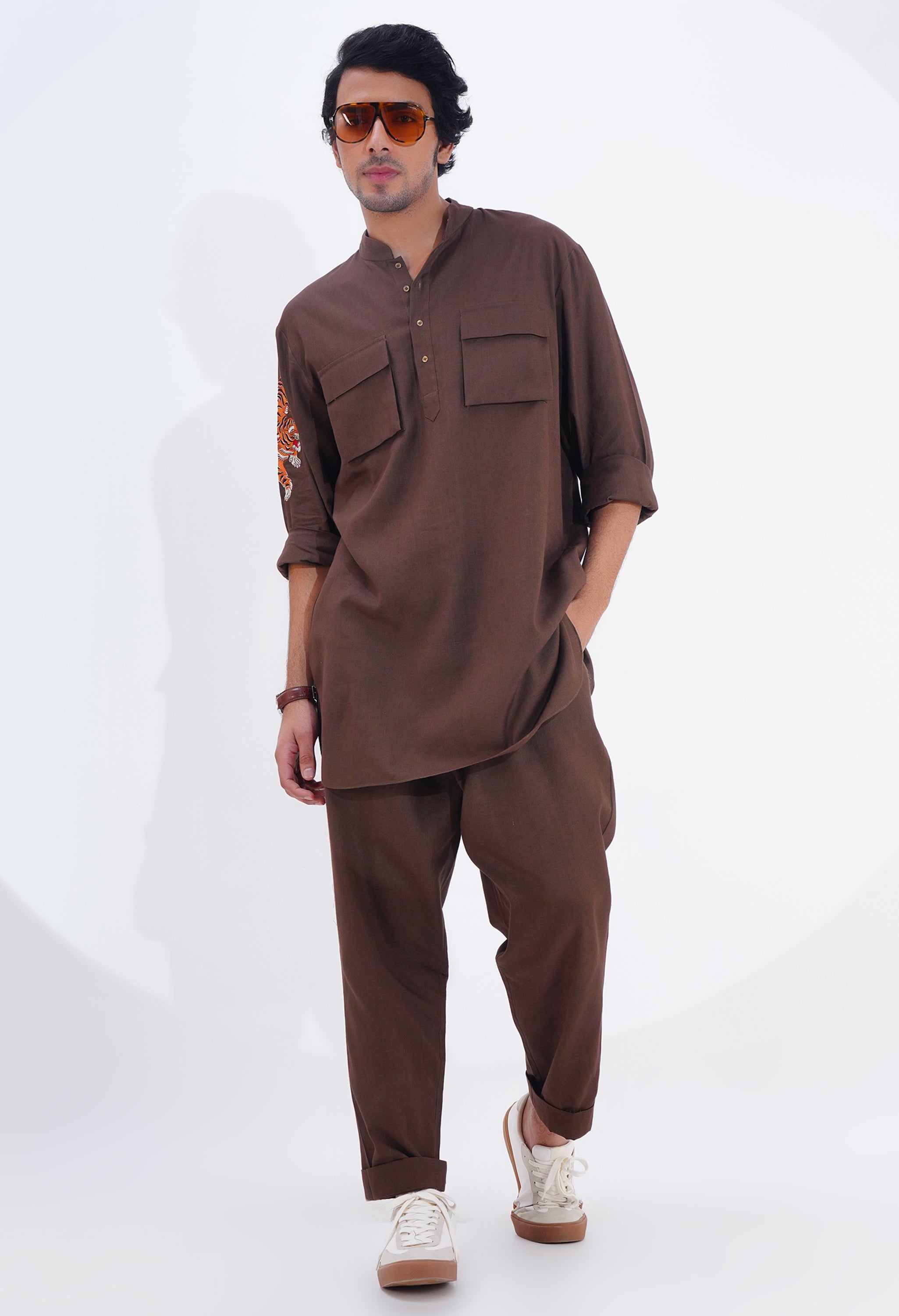 LINEN KURTA SET WITH TIGER EMB DETAILED SLEEVES