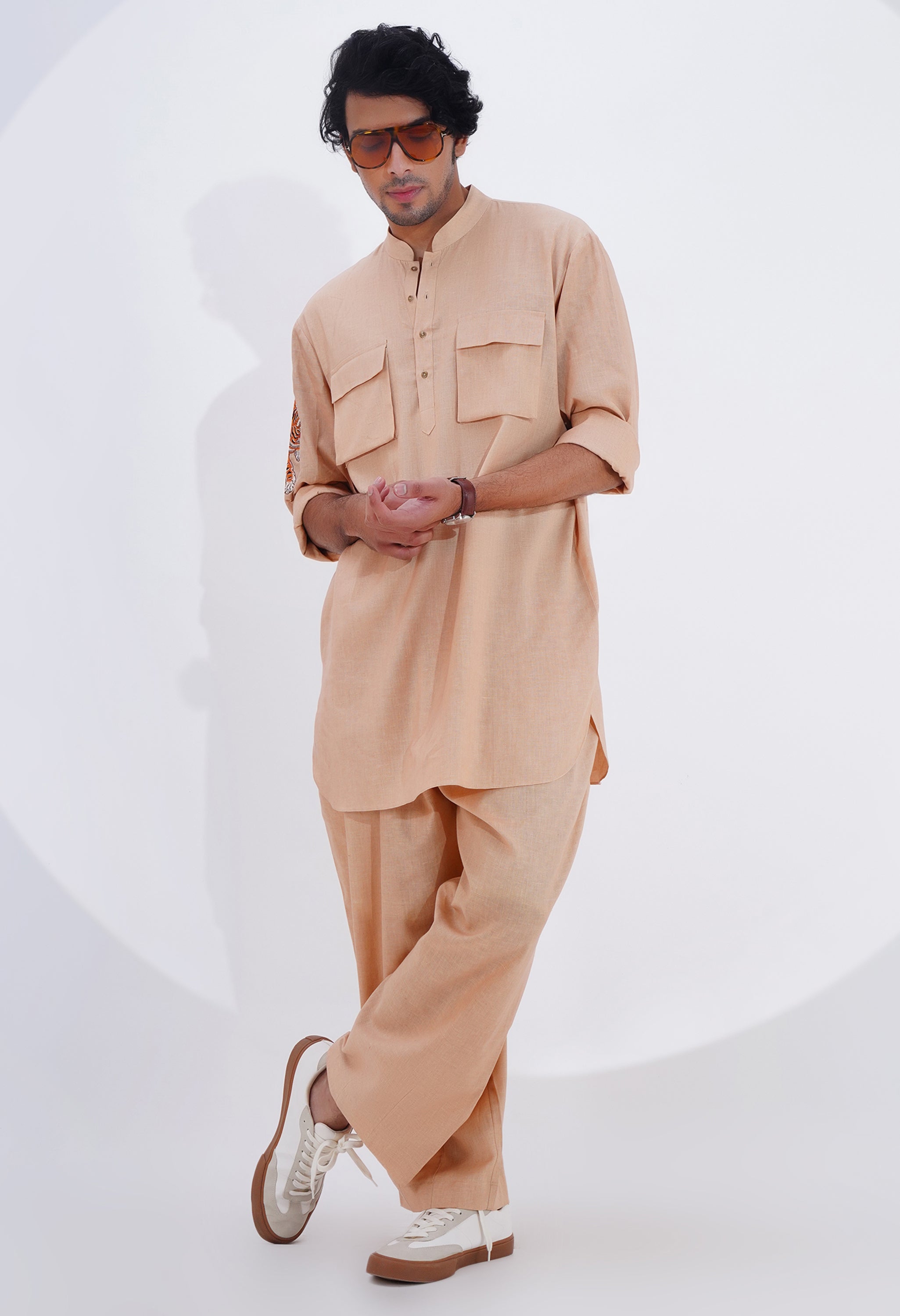 LINEN KURTA SET WITH TIGER EMB DETAILED SLEEVES