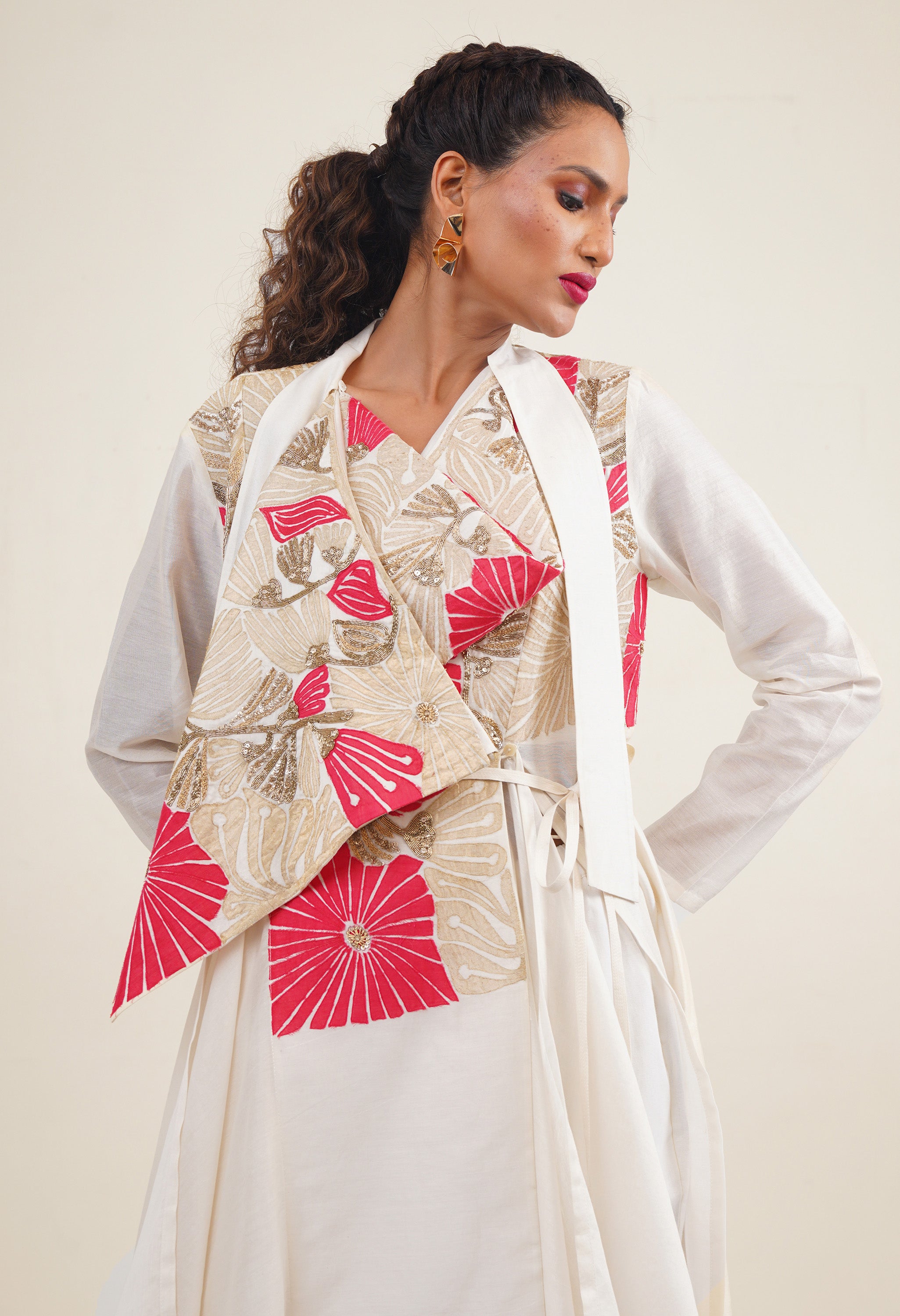 ENGINEERED COWL NECK ANGRAKHA