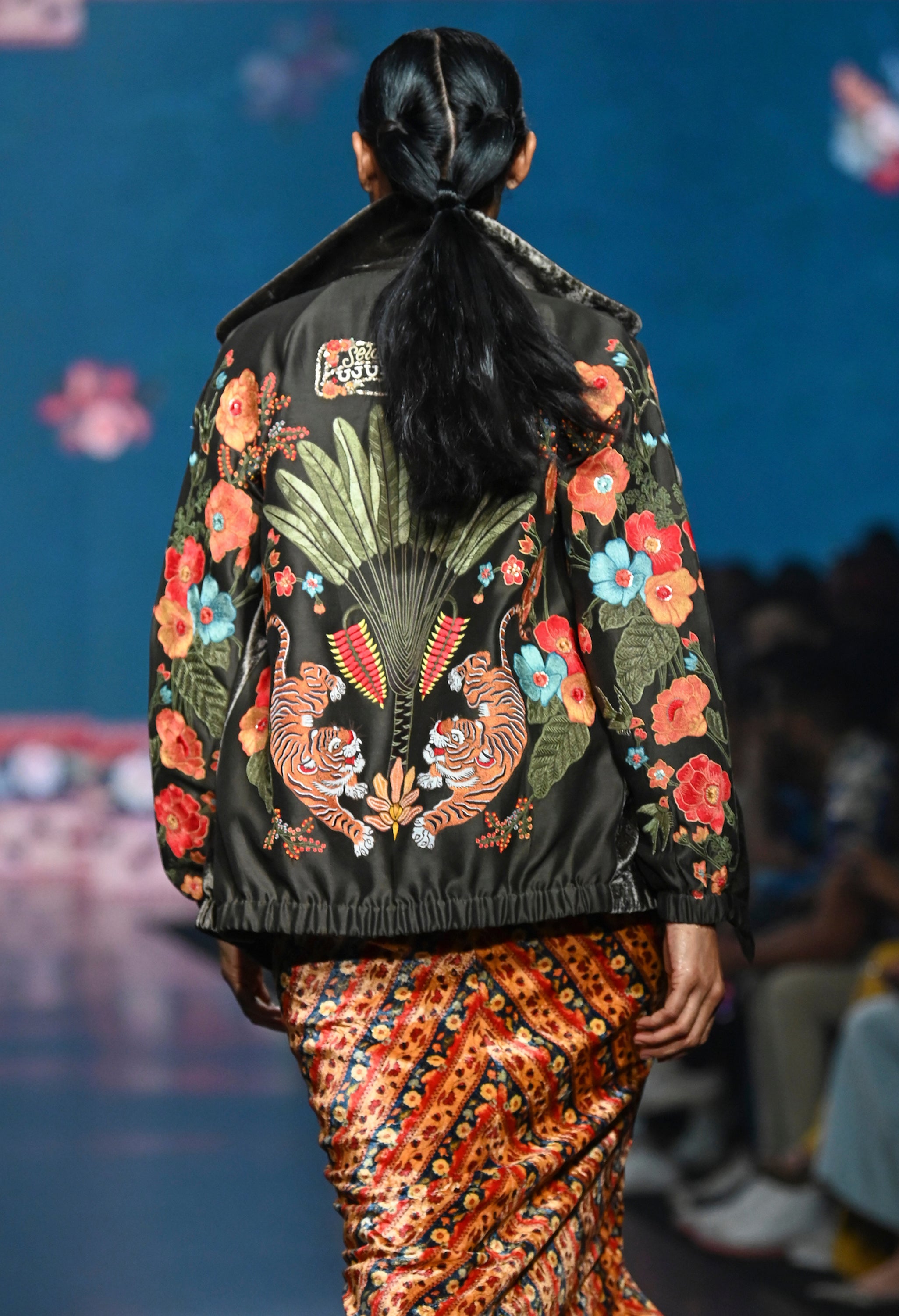 FOLIAGE EMB VELVET JACKET