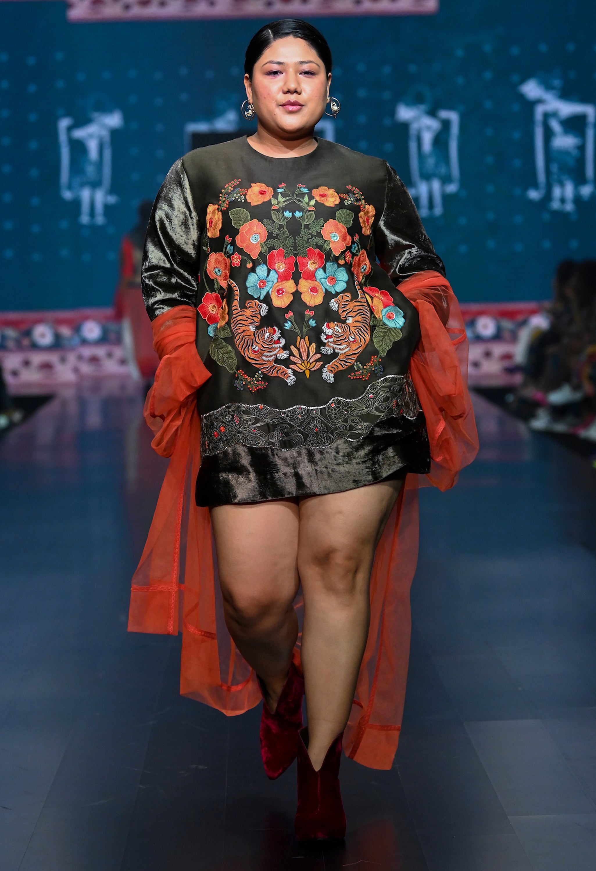 FOLIAGE EMBROIDERED SHIFT DRESS