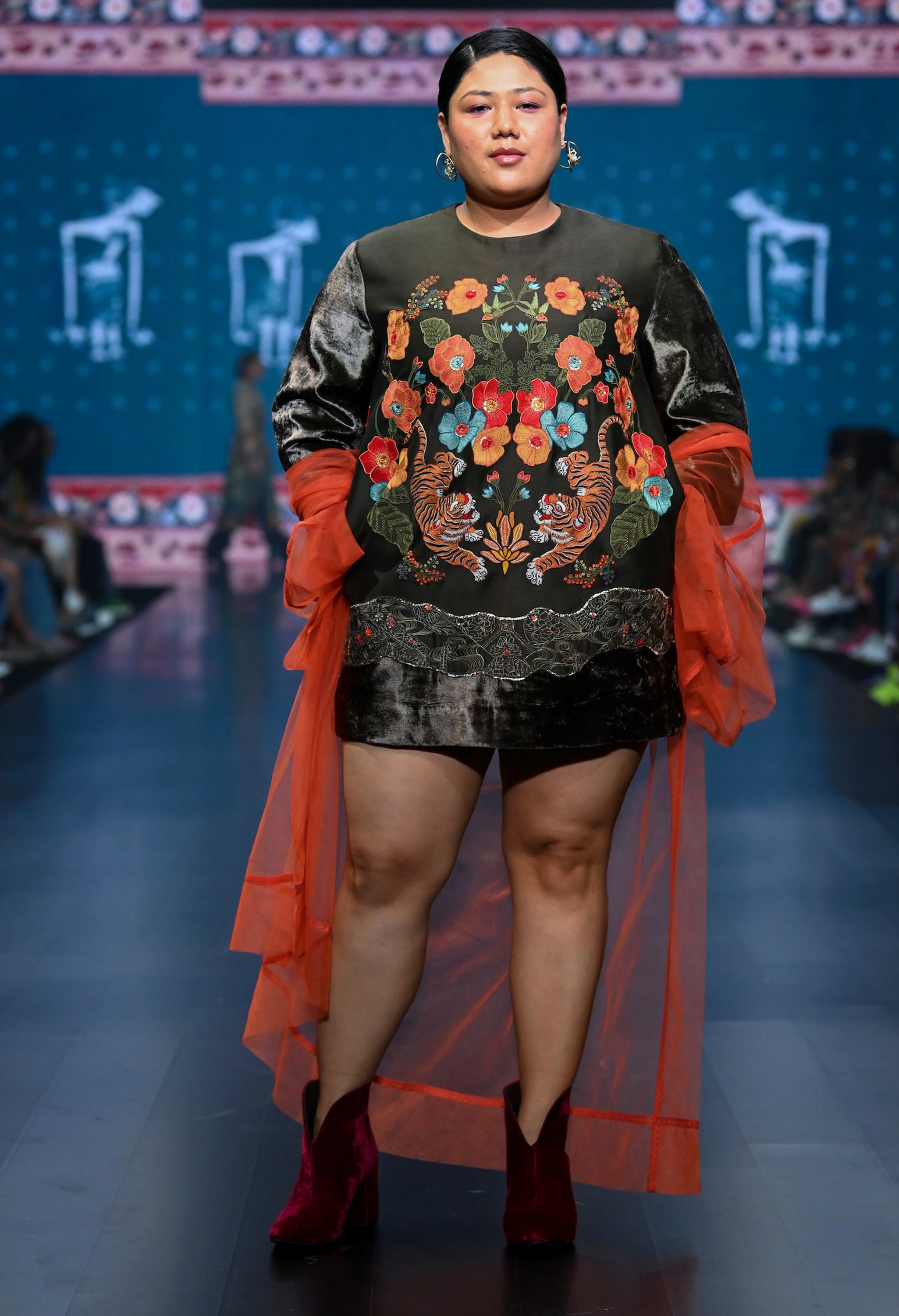 FOLIAGE EMBROIDERED SHIFT DRESS