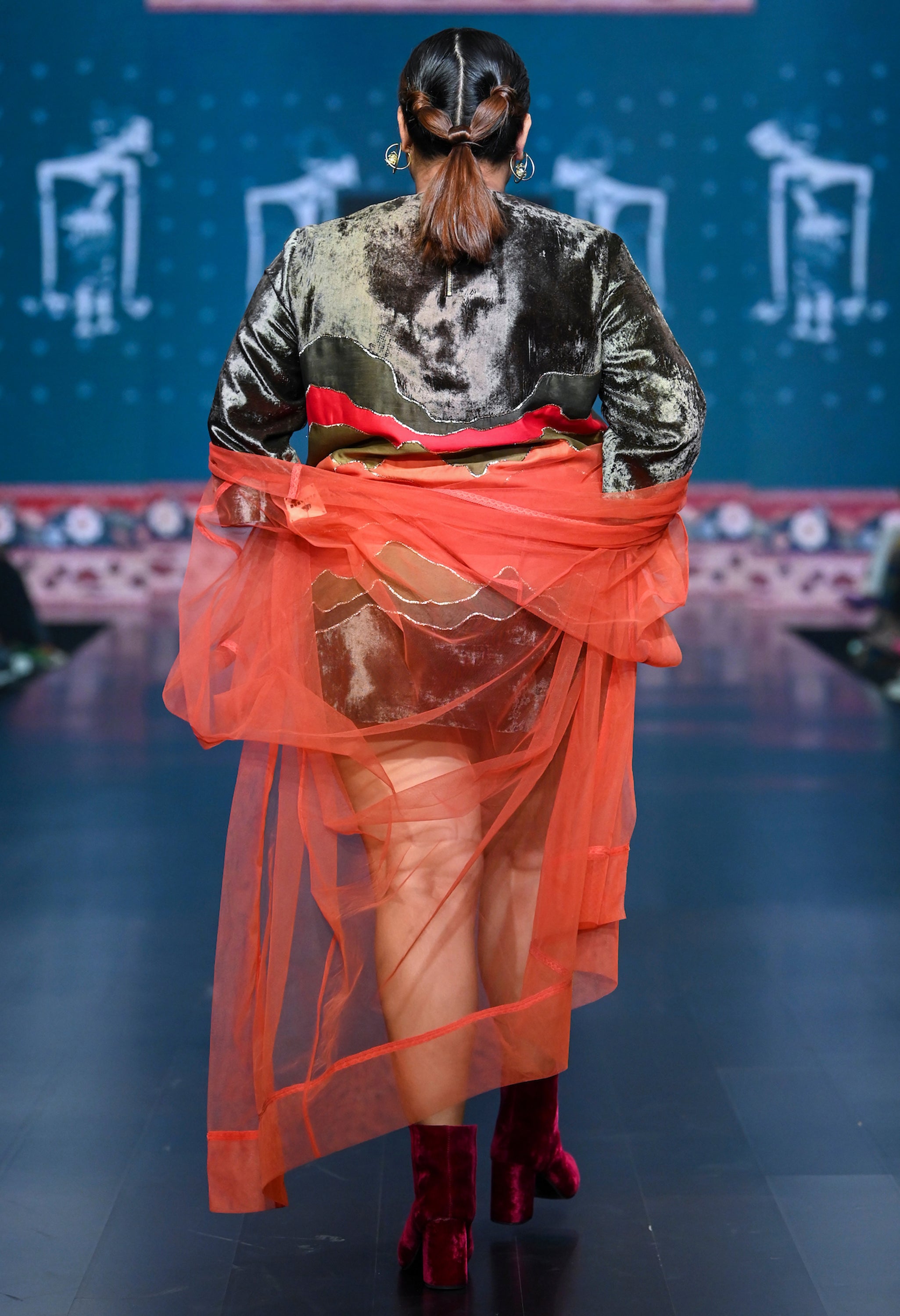 FOLIAGE EMBROIDERED SHIFT DRESS