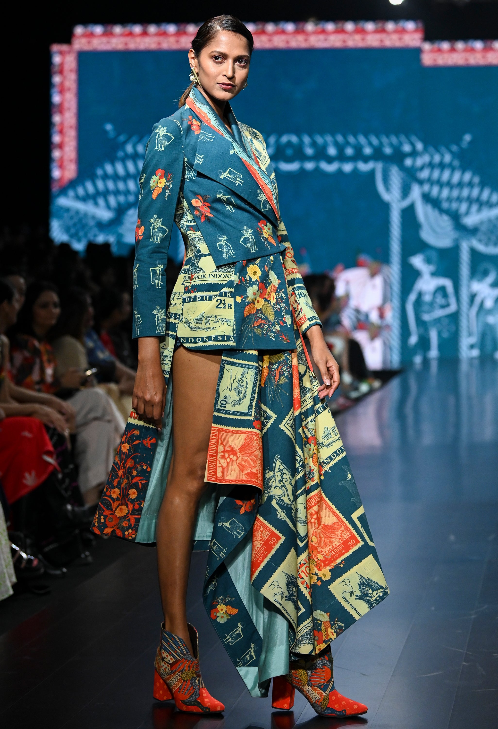 POST STAMP ASSYMTRICAL LONG JACKET