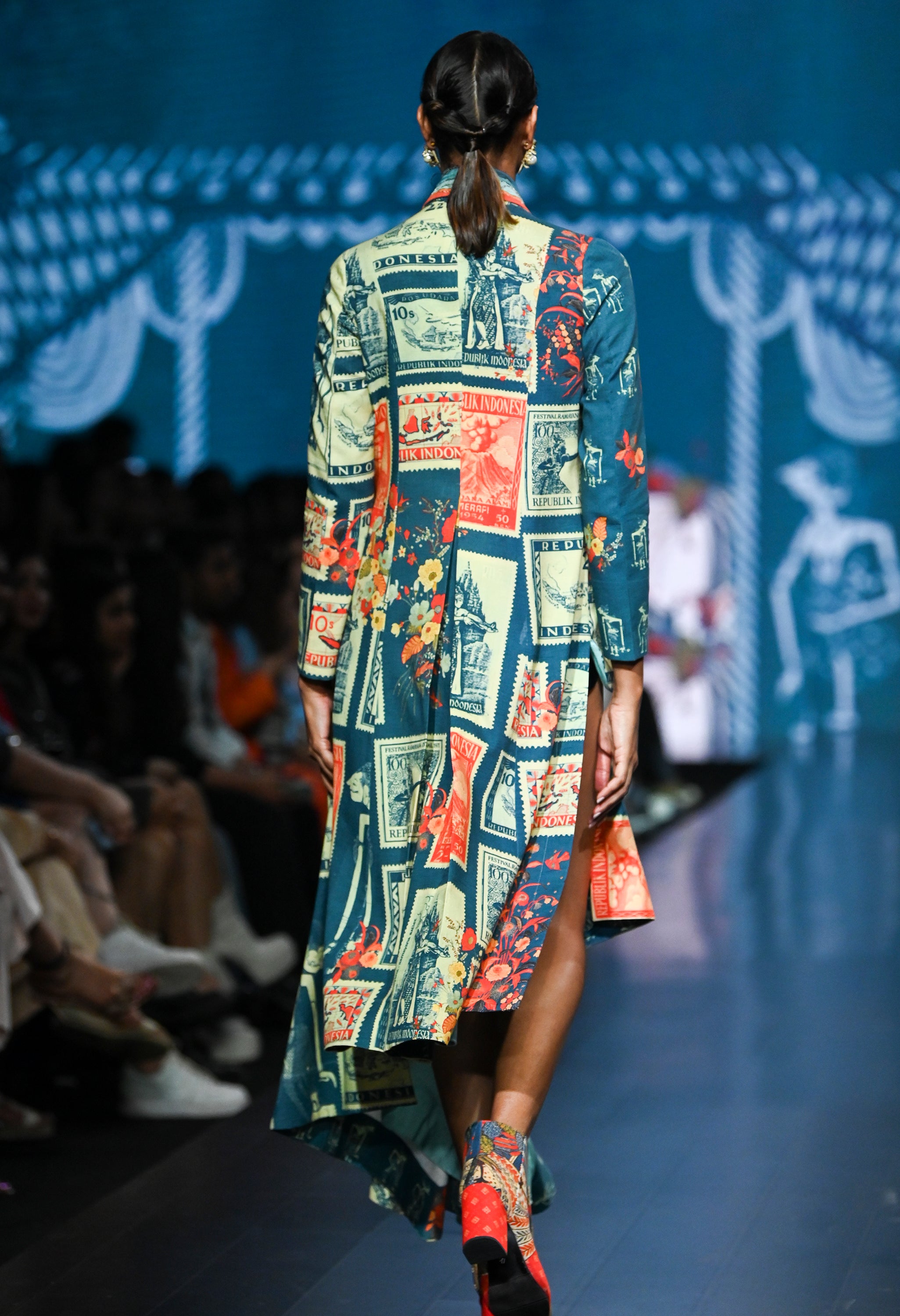 POST STAMP ASSYMTRICAL LONG JACKET