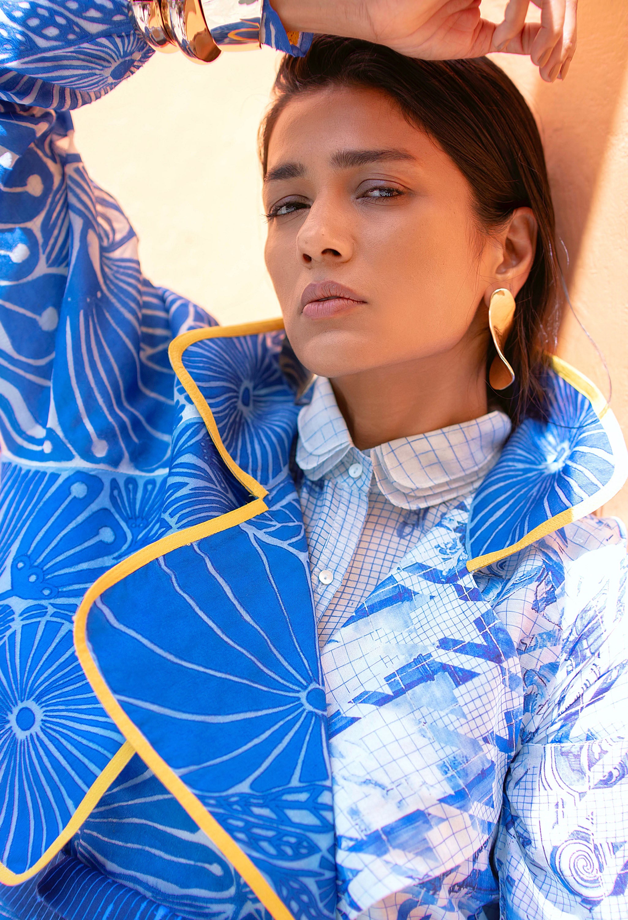 CUTWORK/PRINTED TRENCH WITH SCOOTER PRINTED CHANDERI SHIRT WITH BELT