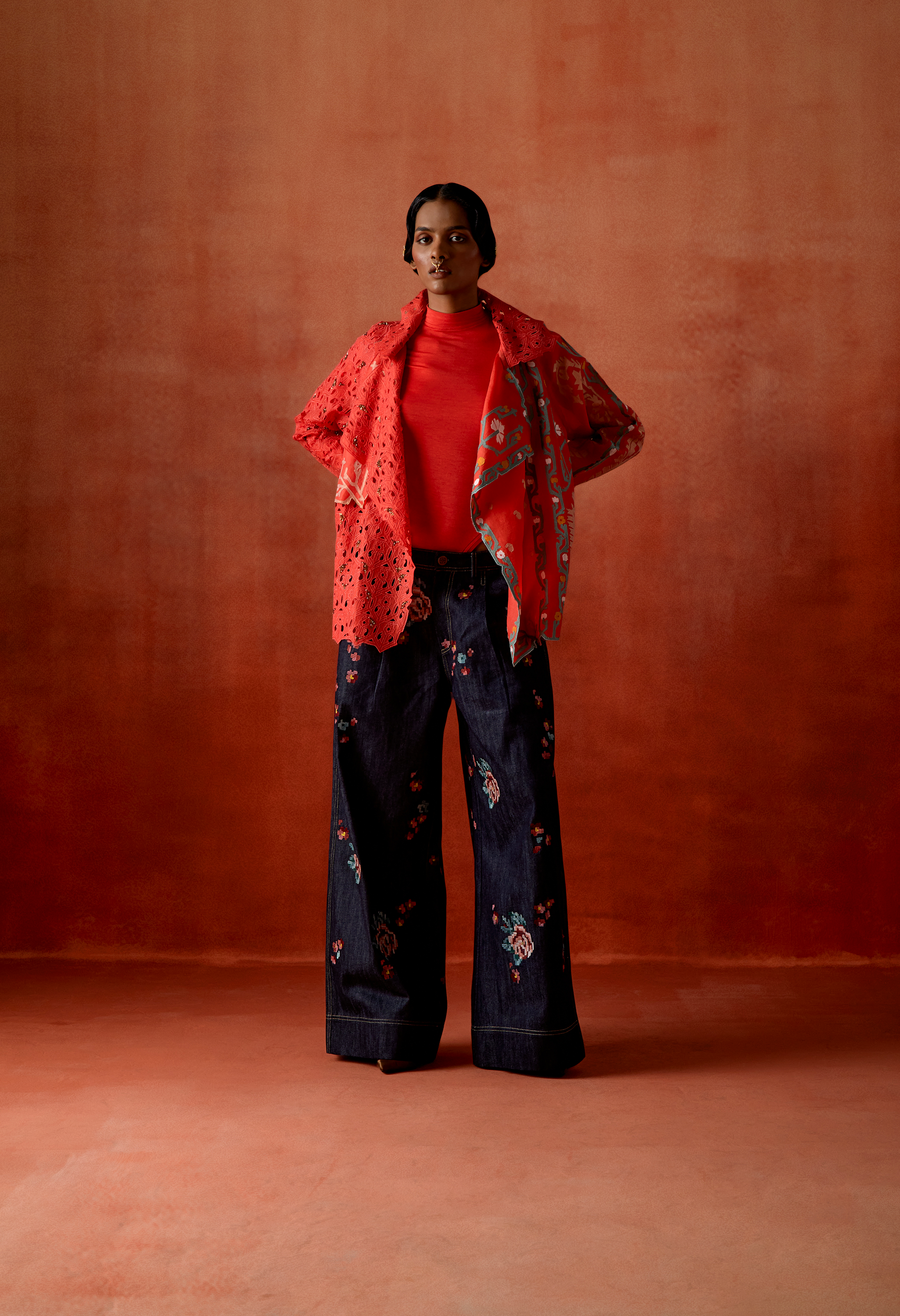 EMB ORGANZA SHORT TRENCH WITH EMB DENIM PANTS