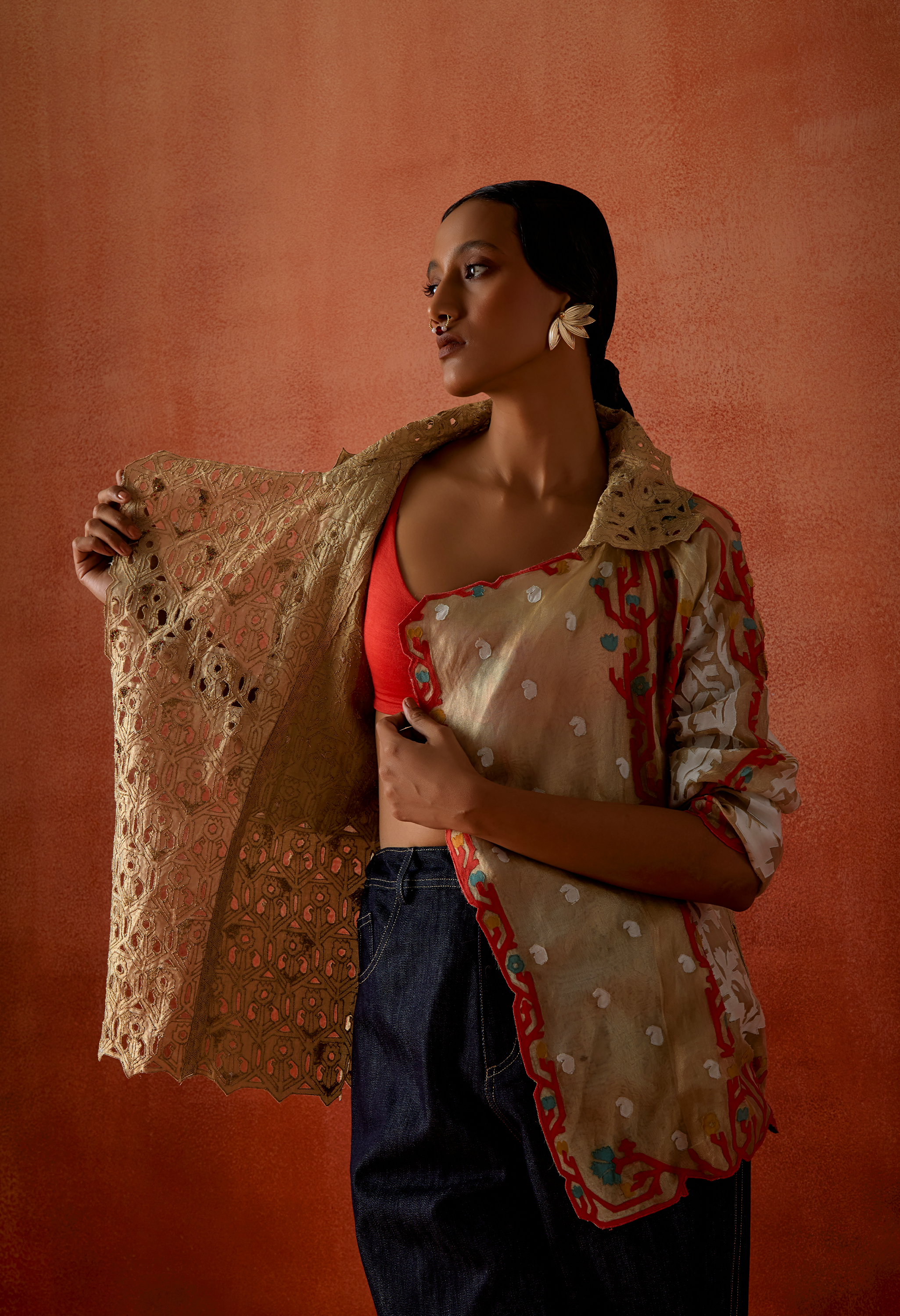 EMB GOLD TISSUE SHORT TRENCH WITH CARROT FIT DENIM PANTS