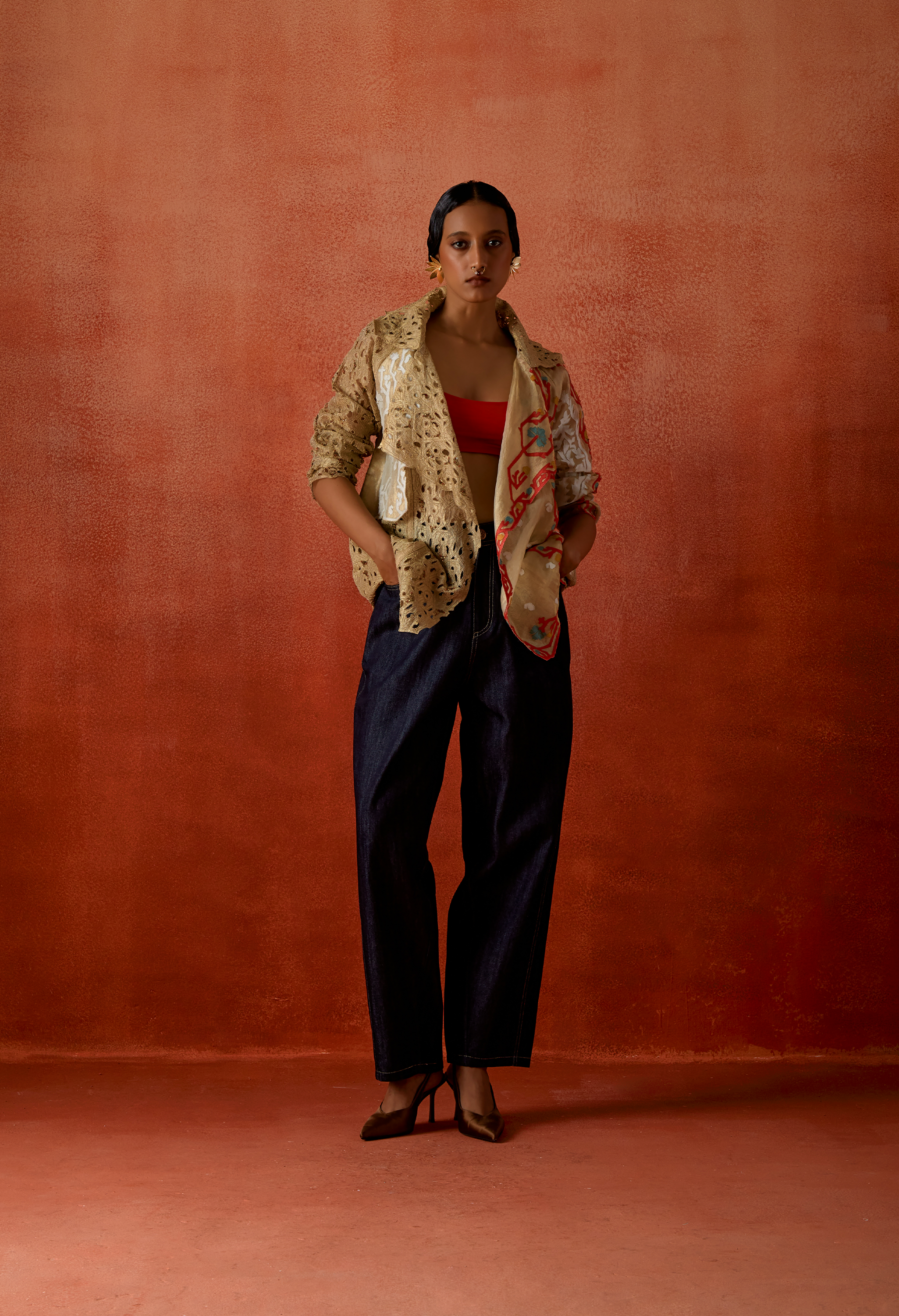 EMB GOLD TISSUE SHORT TRENCH WITH CARROT FIT DENIM PANTS