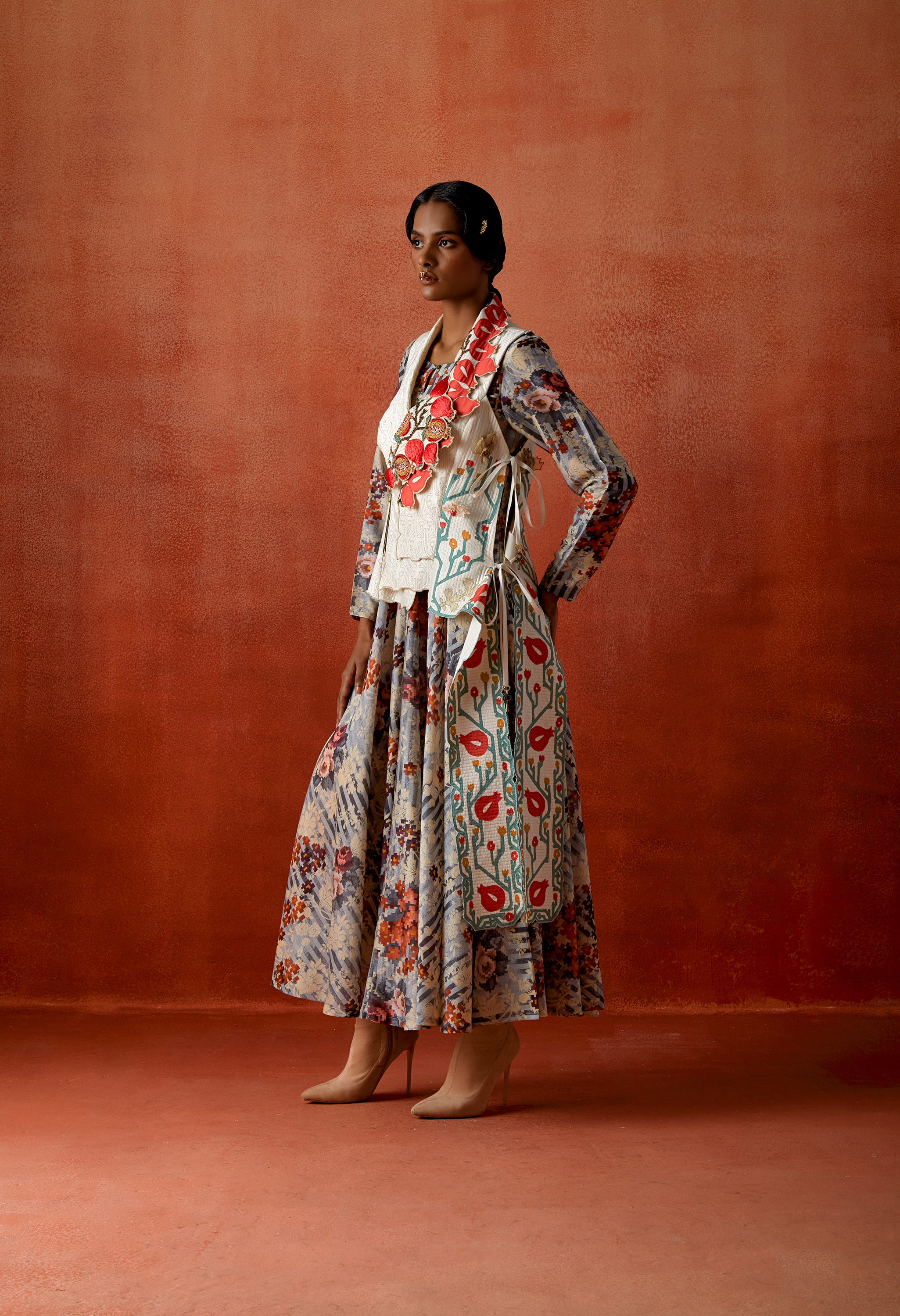 POMEGRANATE DOUBLE LAPEL JACKET WITH PRINTED ANARKALI