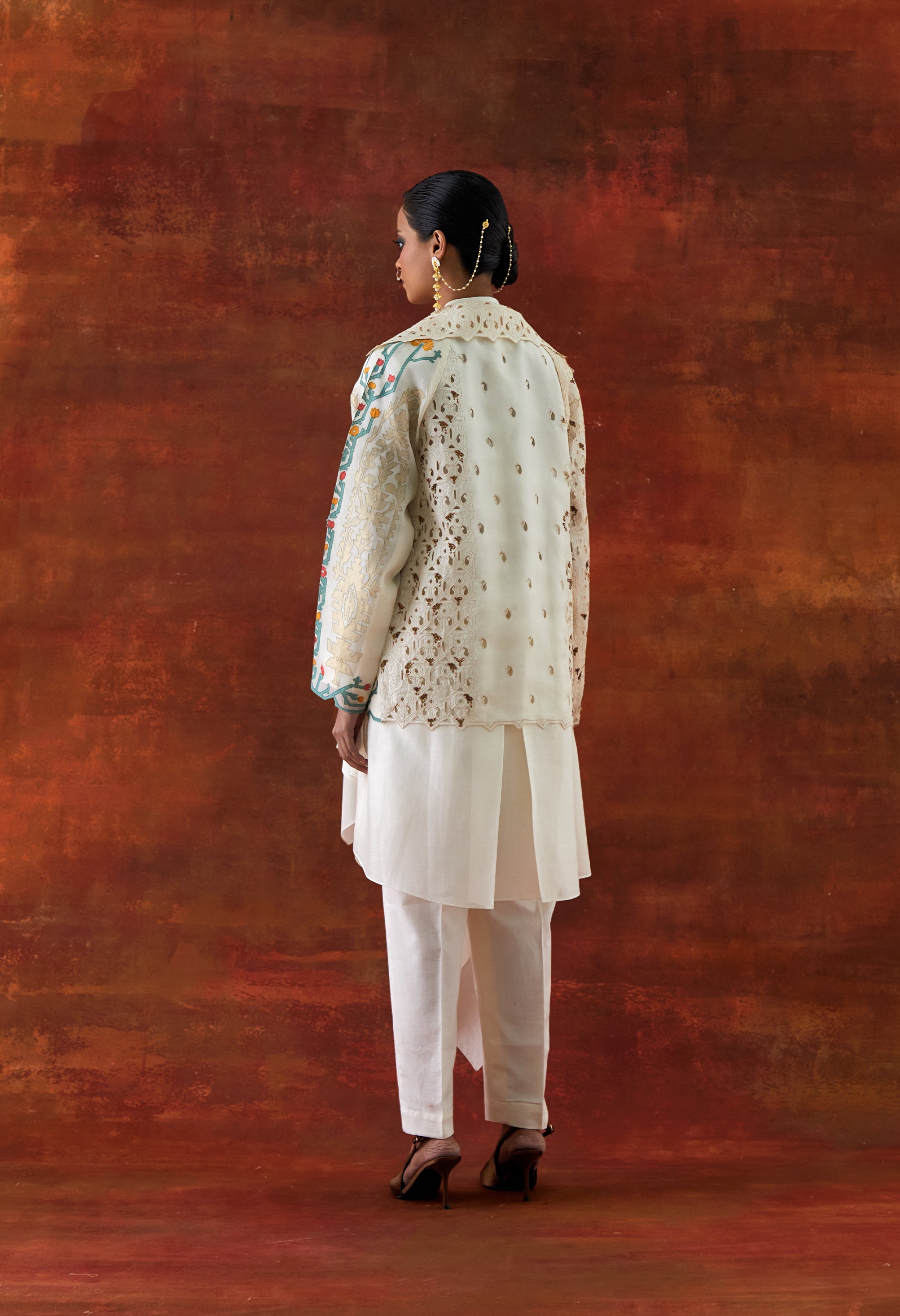 EMB ORGANZA SHORT TRENCH WITH DRAPED SHIRT AND PANTS