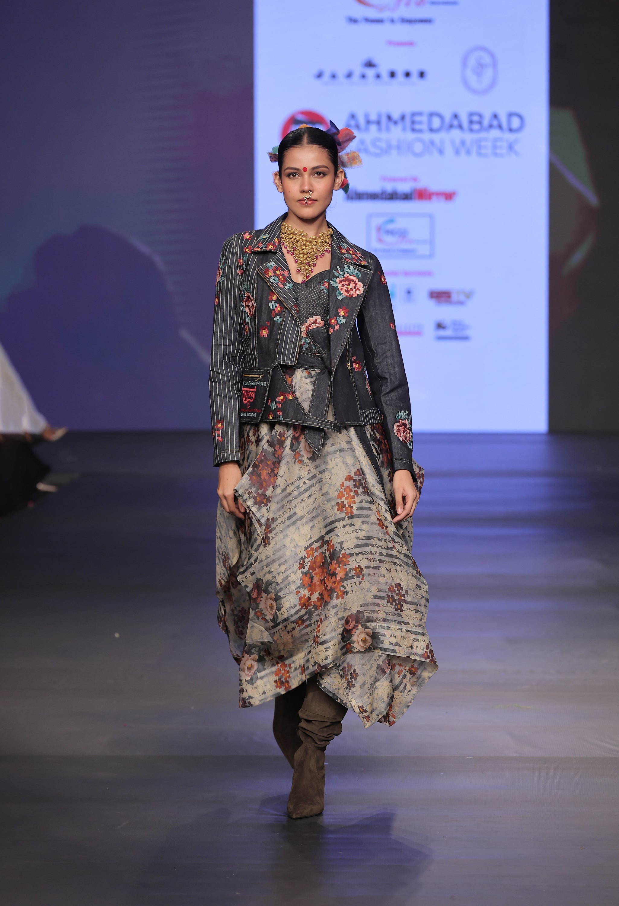 EMB DUAL COLOR DENIM JACKET WITH CORSET DRESS
