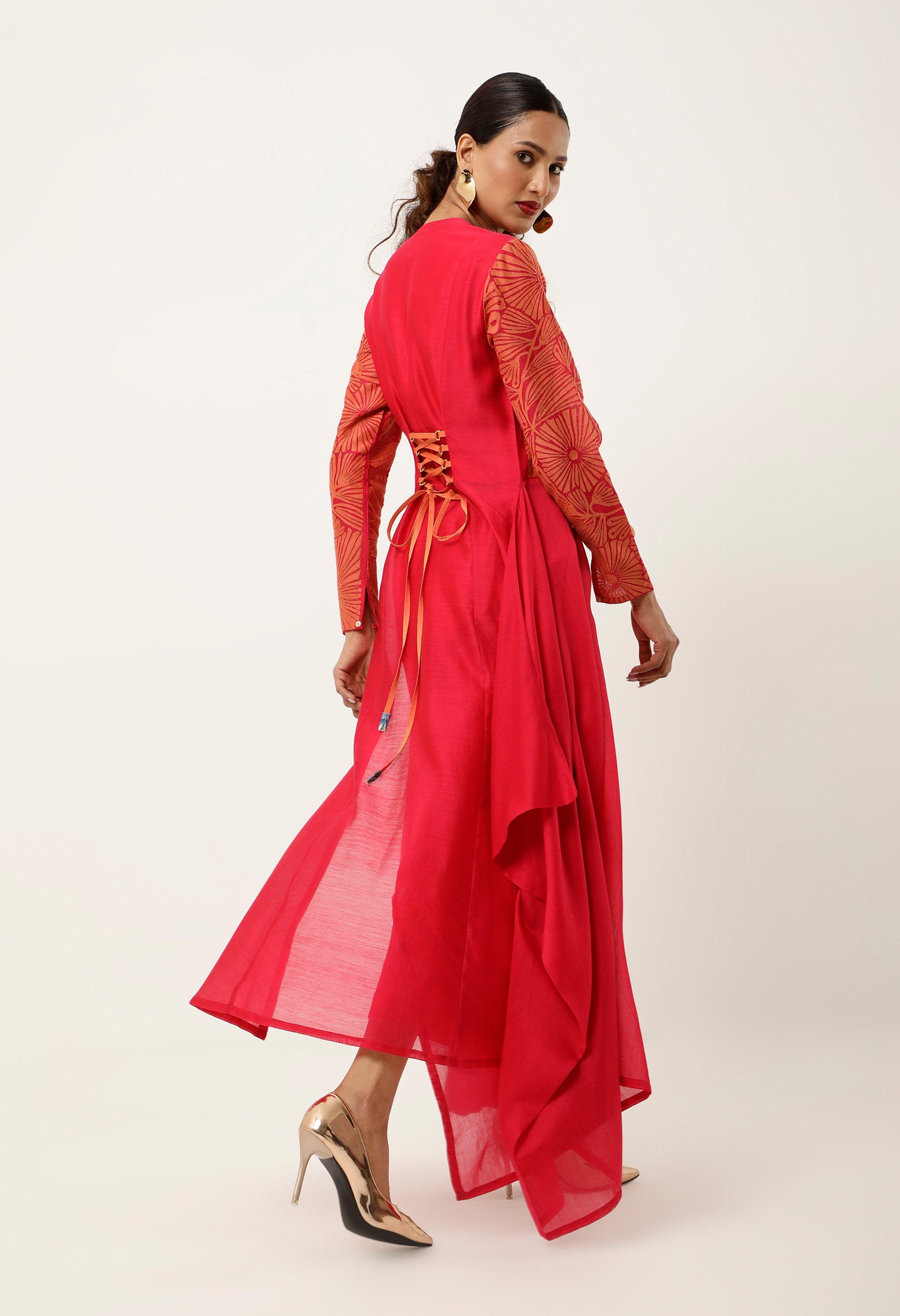 ZIPPERED V NECK CUTWORK ASSYMTRICAL KURTA WITH LINEN PANTS