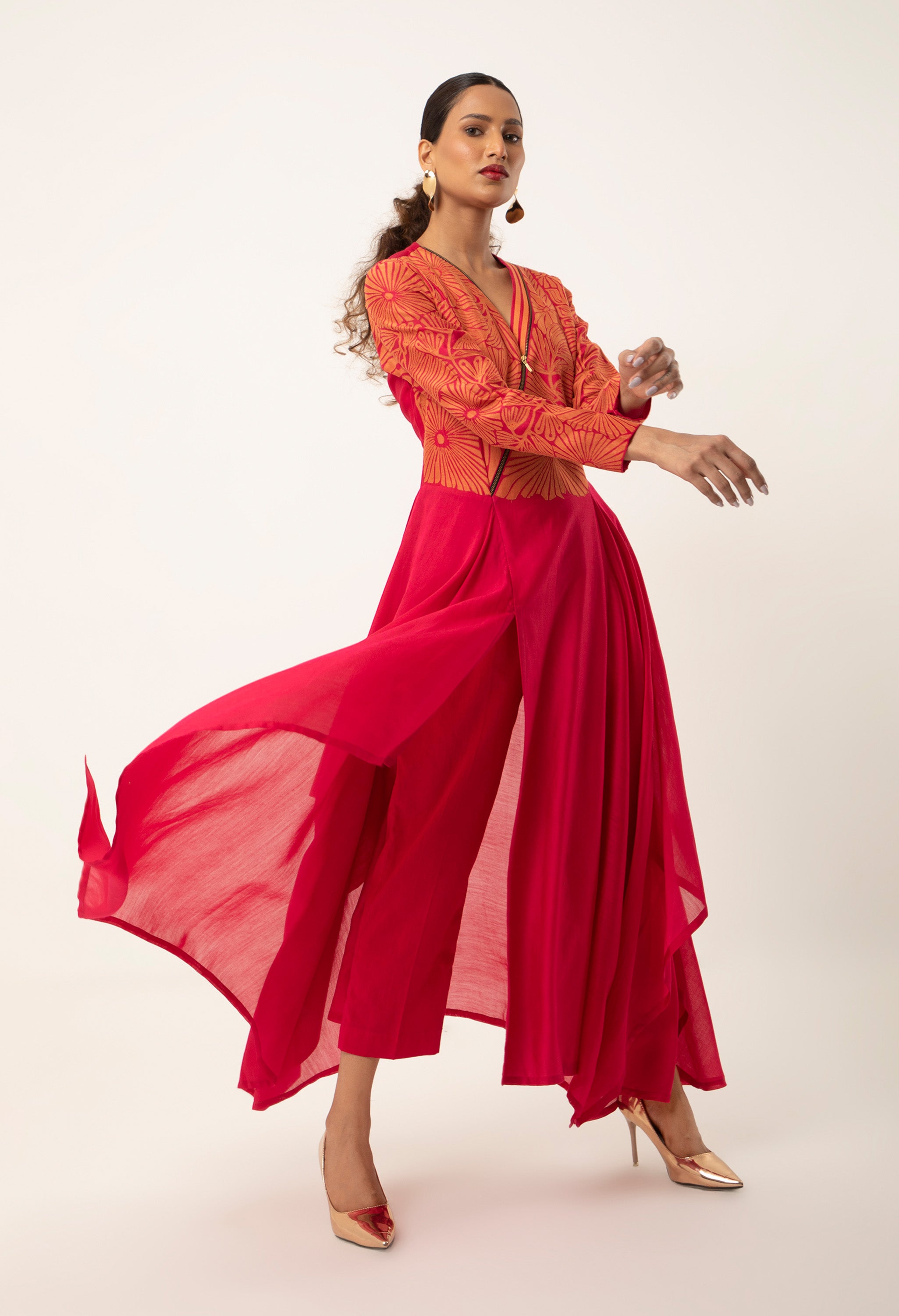 ZIPPERED V NECK CUTWORK ASSYMTRICAL KURTA WITH LINEN PANTS