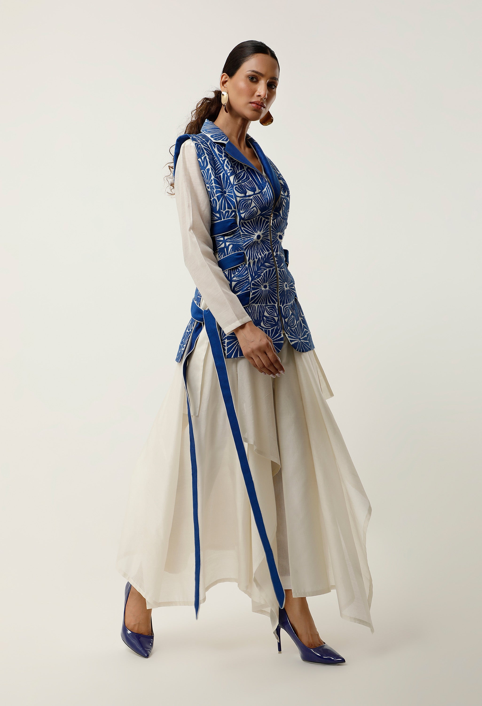 SIDE TIE UP CUTWORK JACKET WITH DRAPED INNER AND PANTS