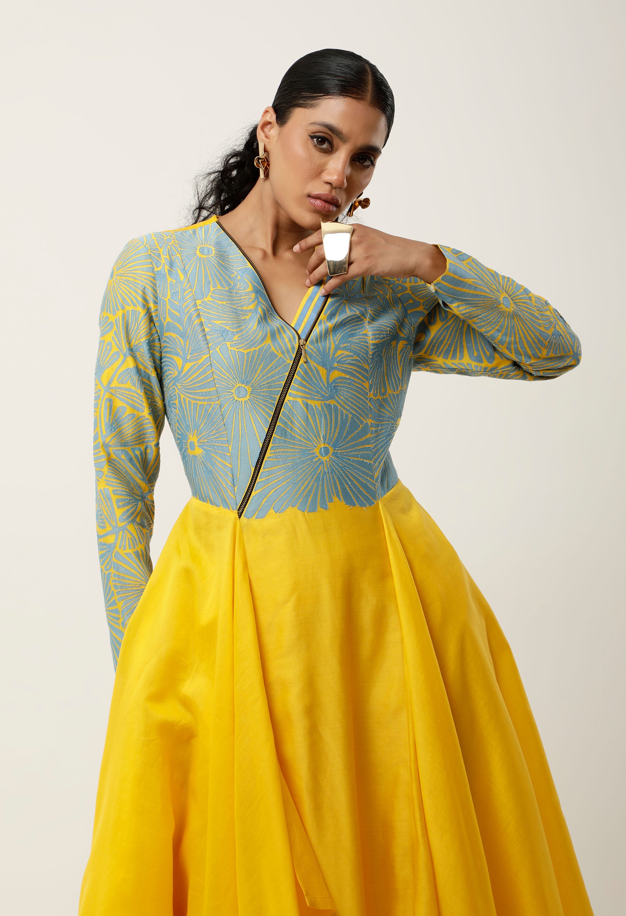 ZIPPERED V NECK CUTWORK ASSYMTRICAL KURTA WITH LINEN PANTS