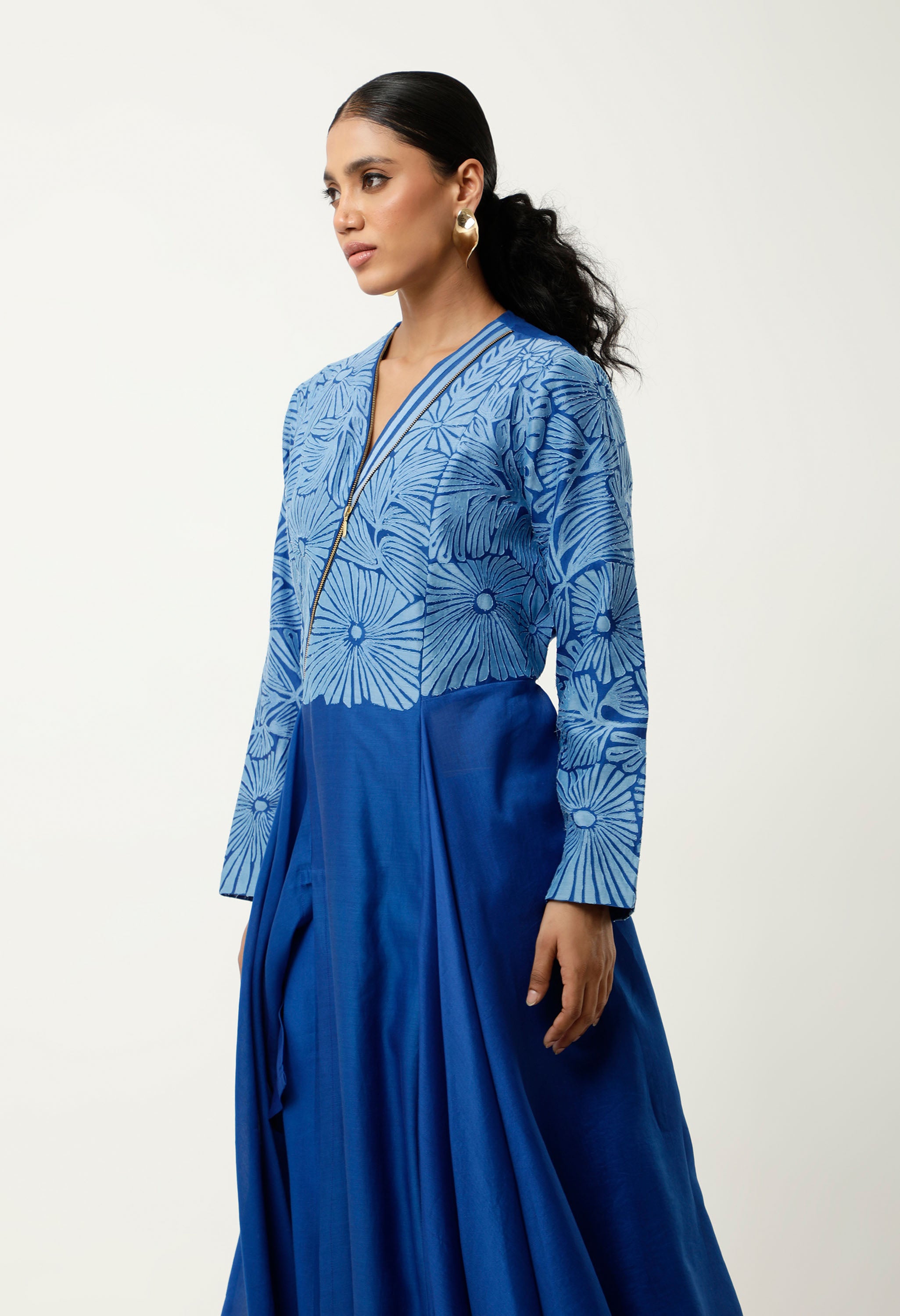 ZIPPERED V NECK CUTWORK ASSYMTRICAL KURTA WITH LINEN PANTS