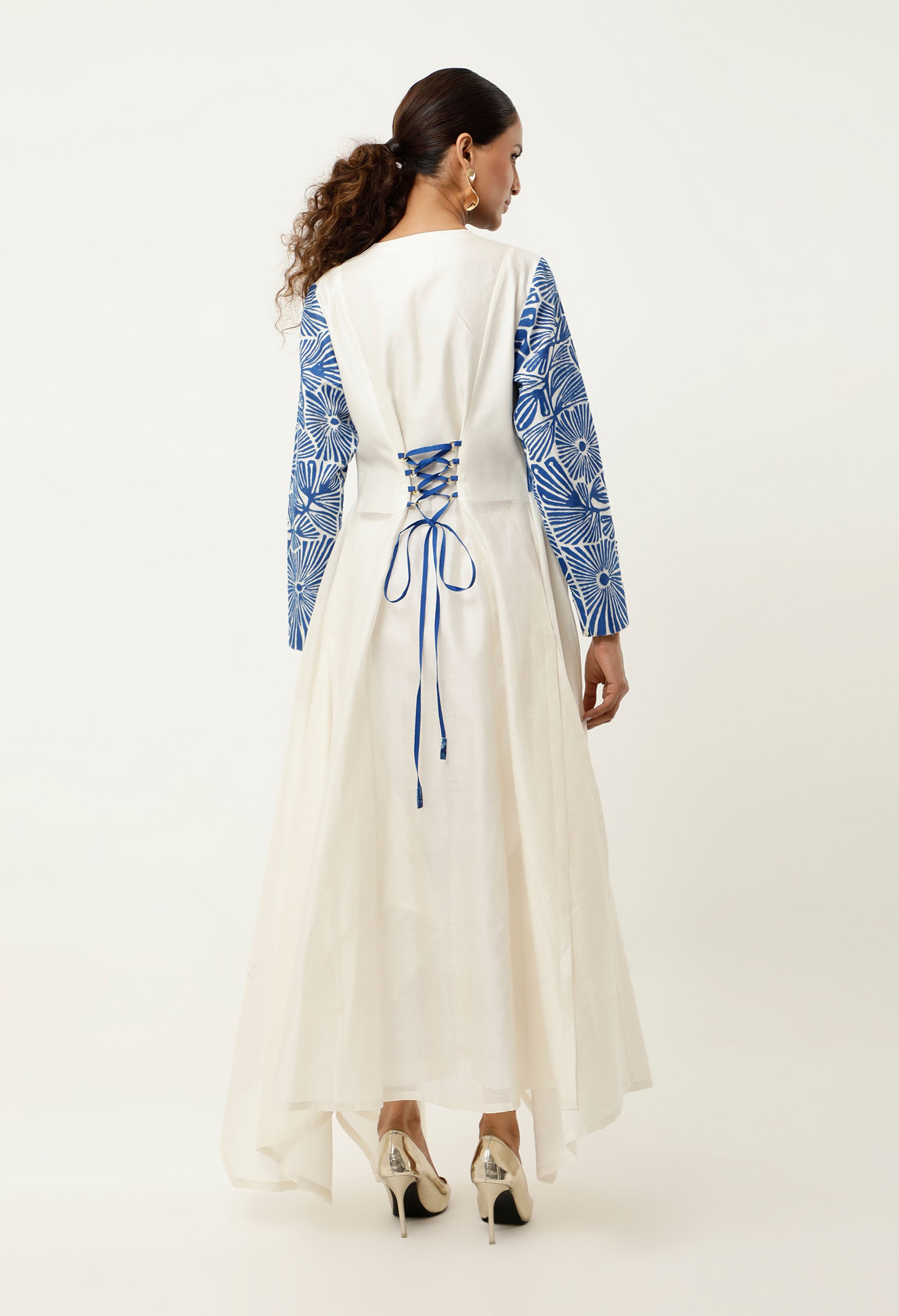 ZIPPERED V NECK CUTWORK ASSYMTRICAL KURTA WITH LINEN PANTS