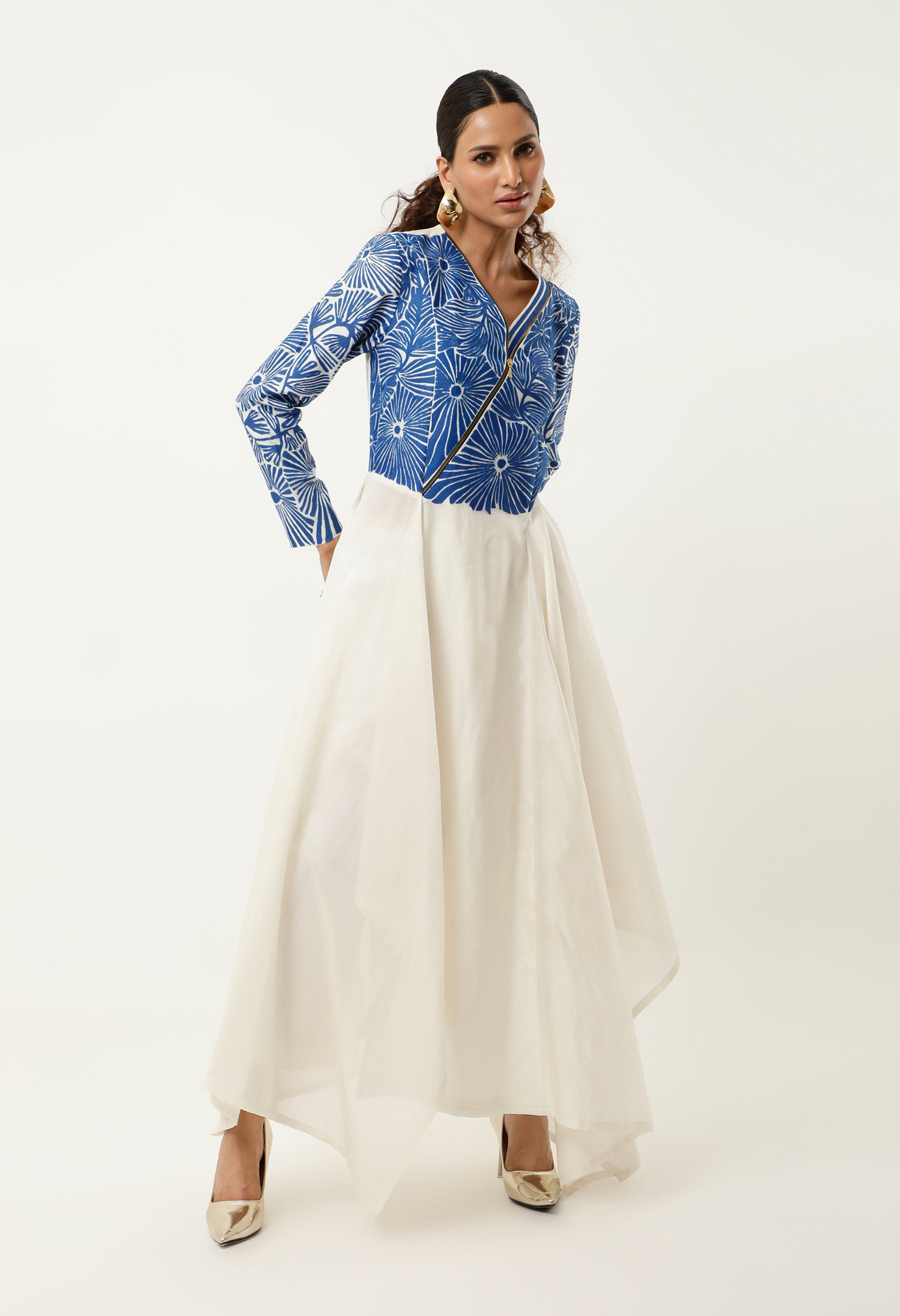 ZIPPERED V NECK CUTWORK ASSYMTRICAL KURTA WITH LINEN PANTS