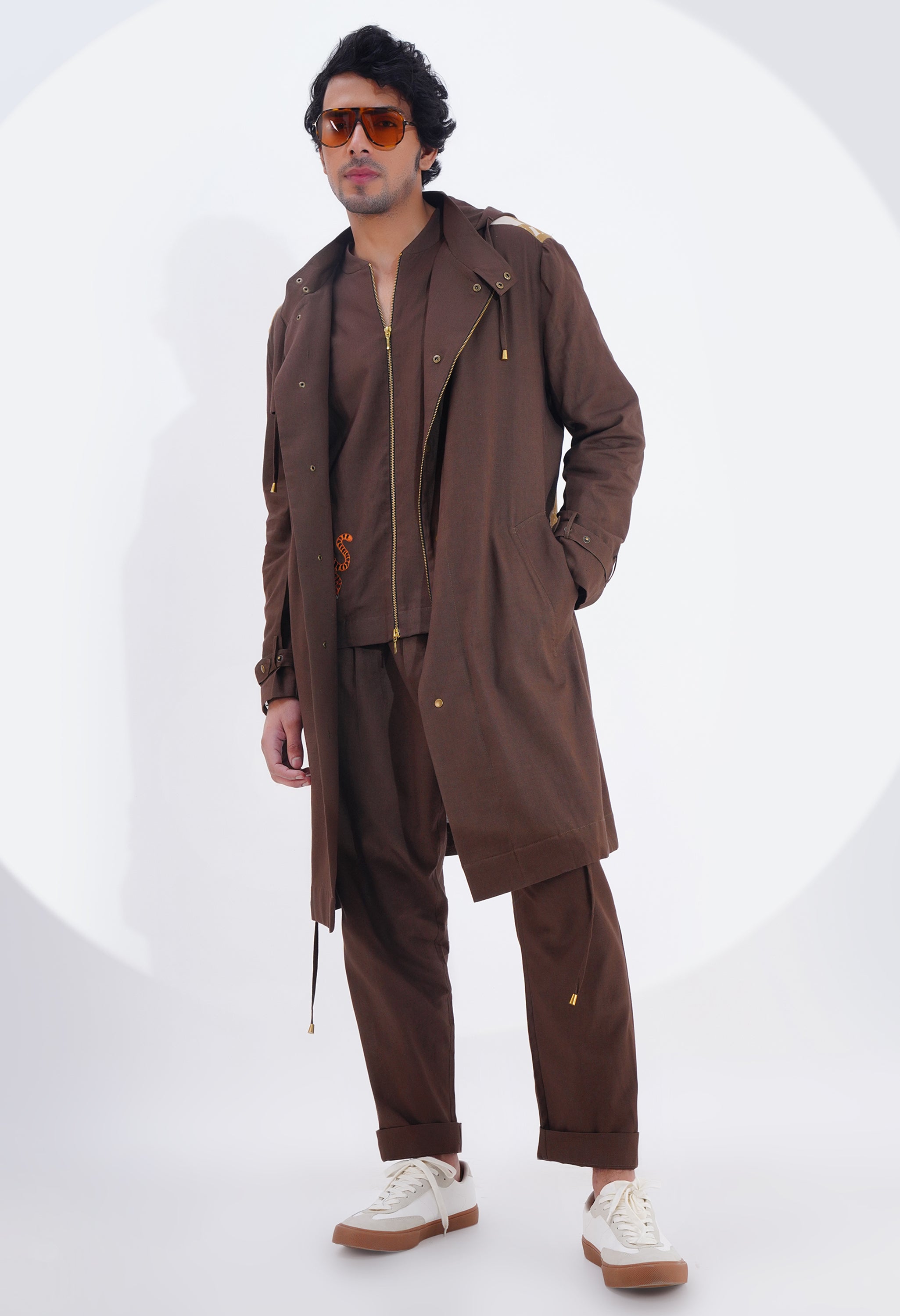 SOLID TRENCH WITH PRINTED BACK DETAILING