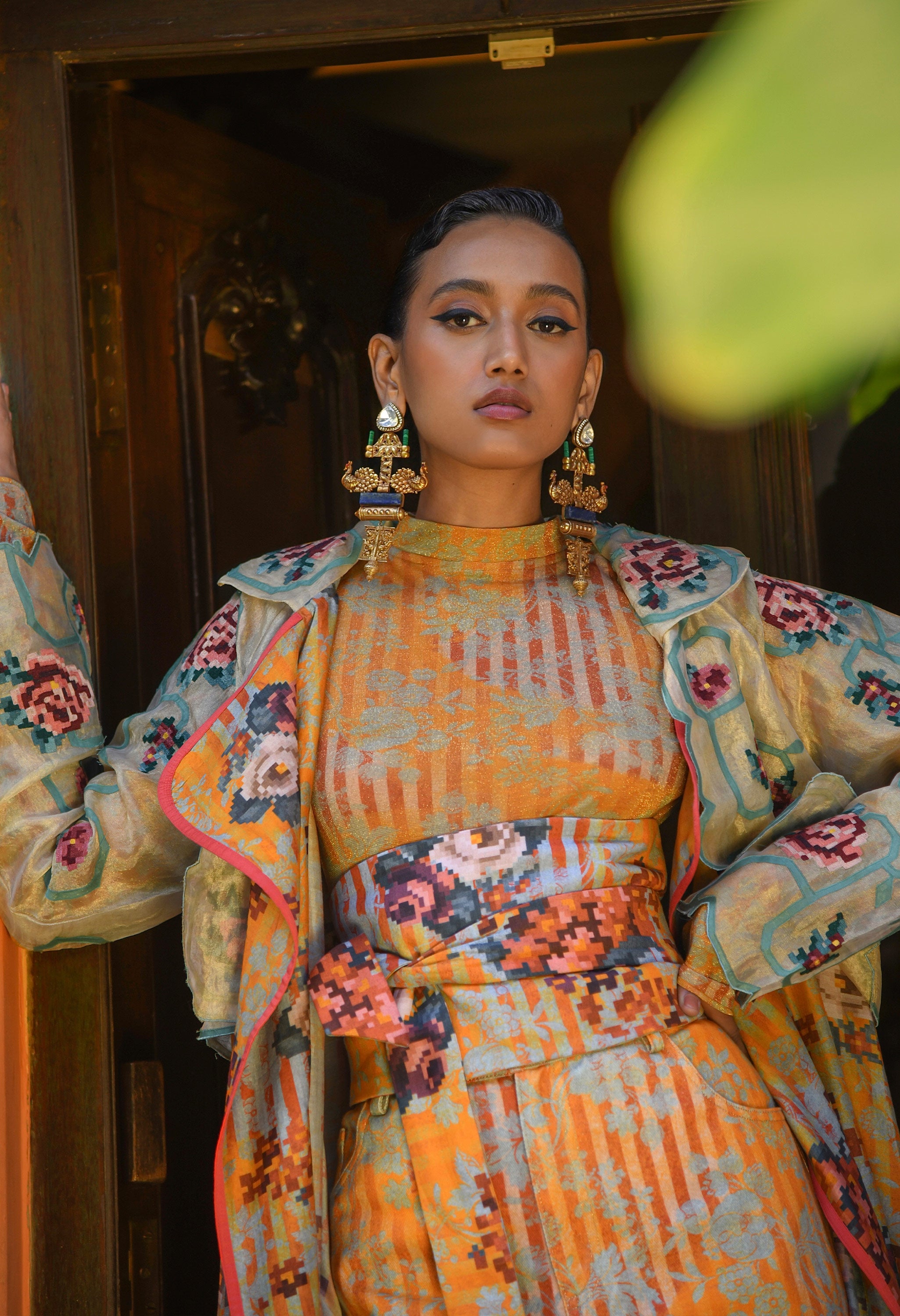 PRINTED LONG TRENCH WITH STRIPED DENIM PANTS AND BODYSUIT