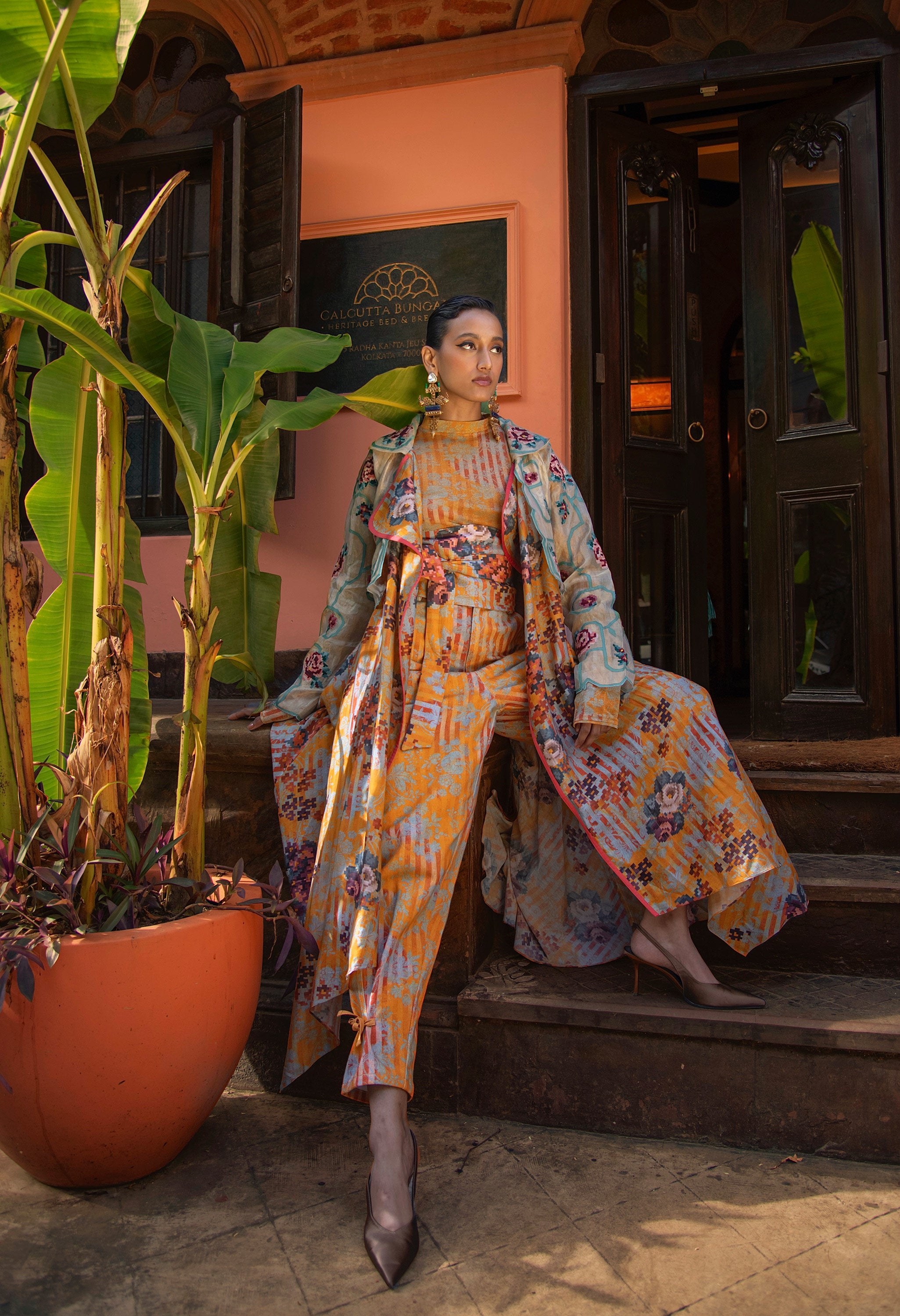 PRINTED LONG TRENCH WITH STRIPED DENIM PANTS AND BODYSUIT