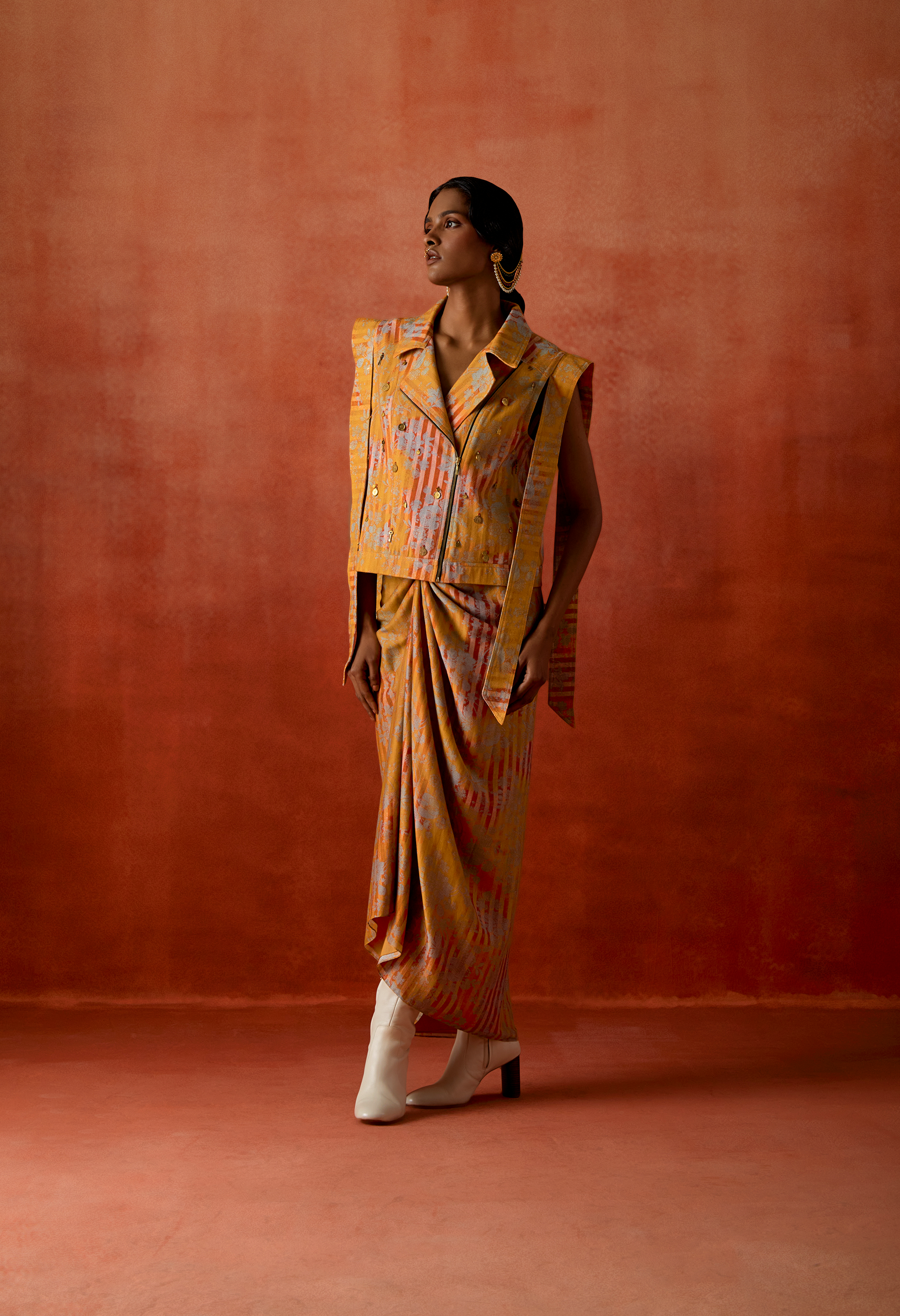 STRIPED SLEEVLESS DENIM JACKET + KNOTTED PULL UP SKIRT