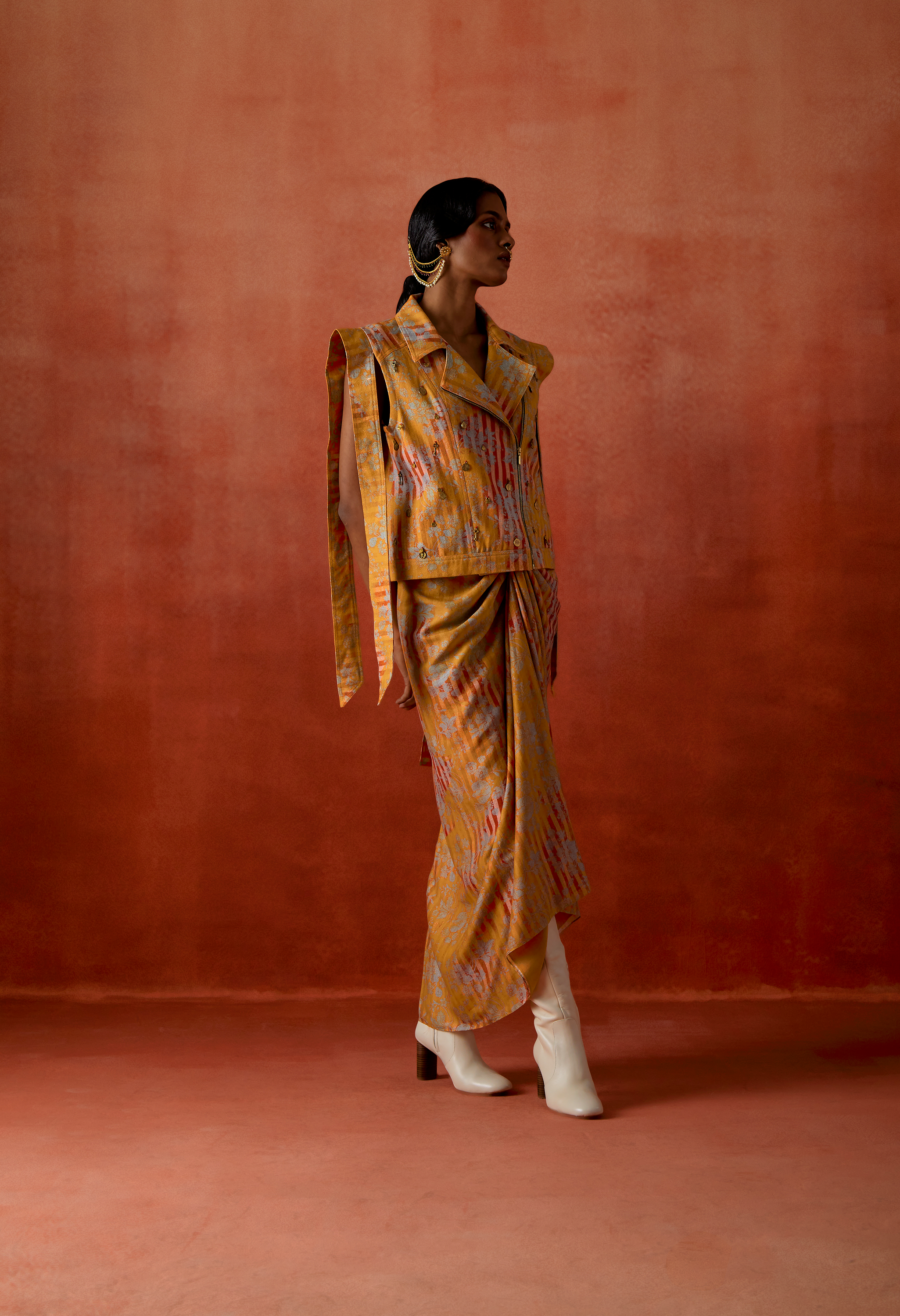 STRIPED SLEEVLESS DENIM JACKET + KNOTTED PULL UP SKIRT