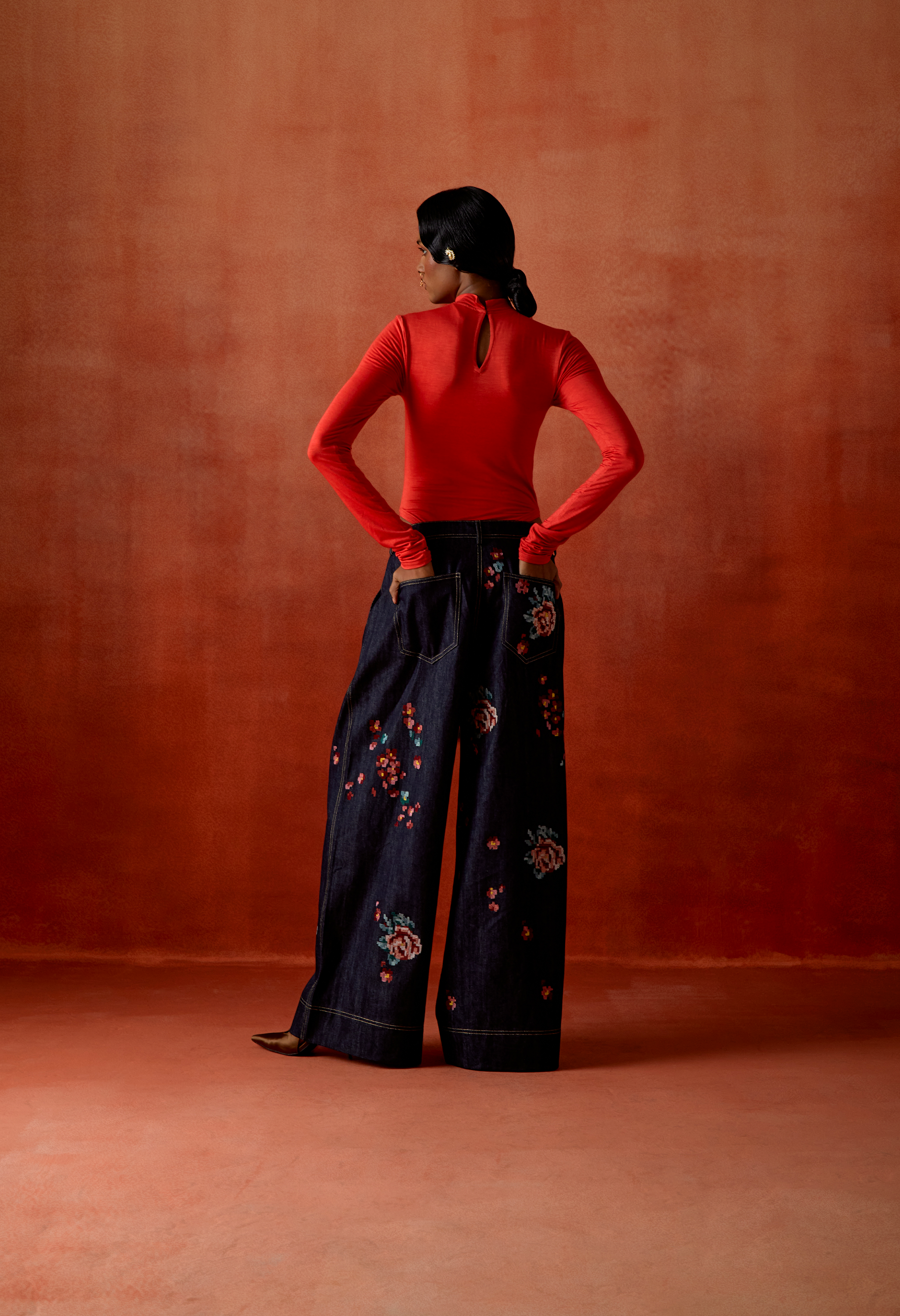 EMB ORGANZA SHORT TRENCH WITH EMB DENIM PANTS