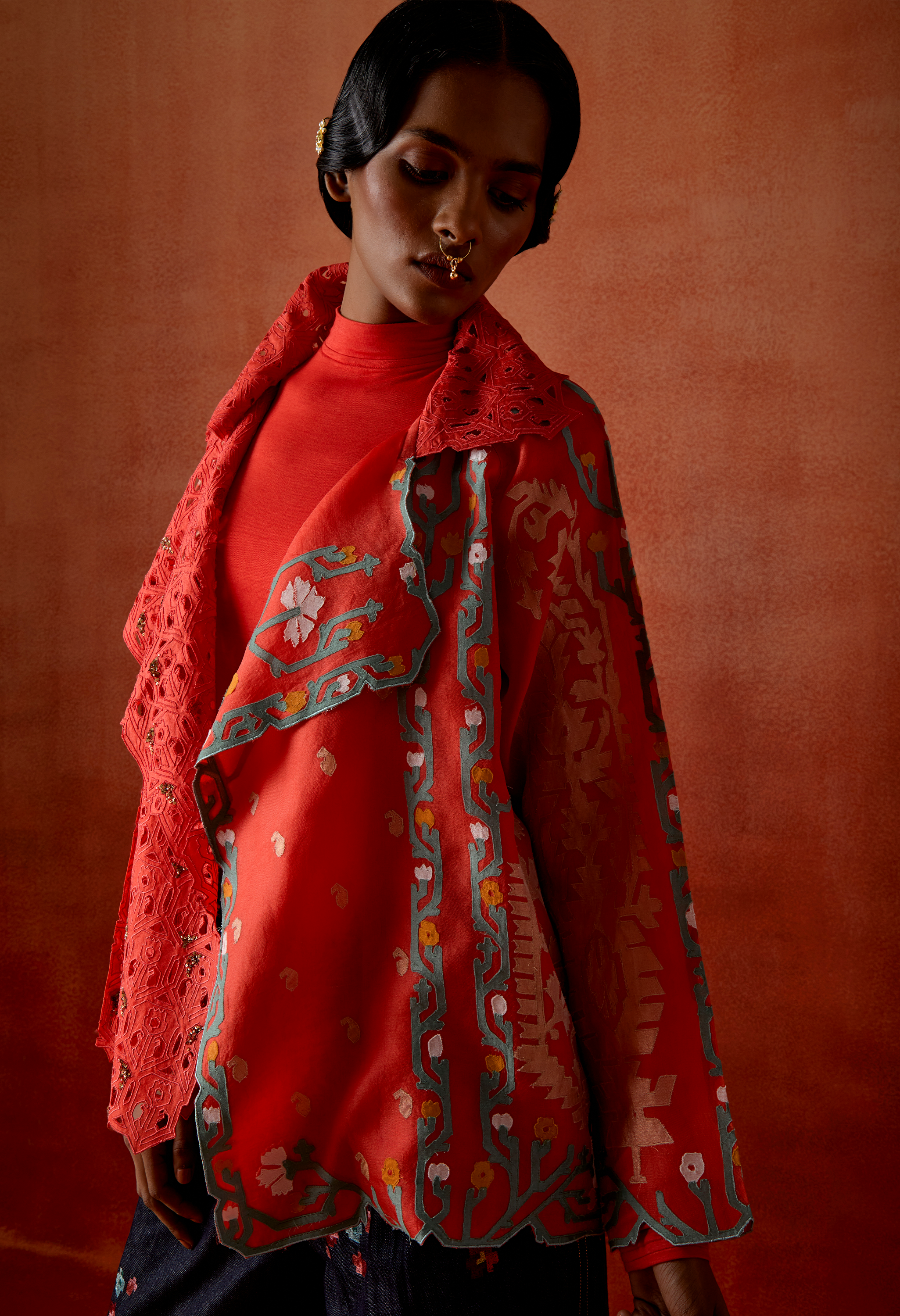 EMB ORGANZA SHORT TRENCH WITH EMB DENIM PANTS