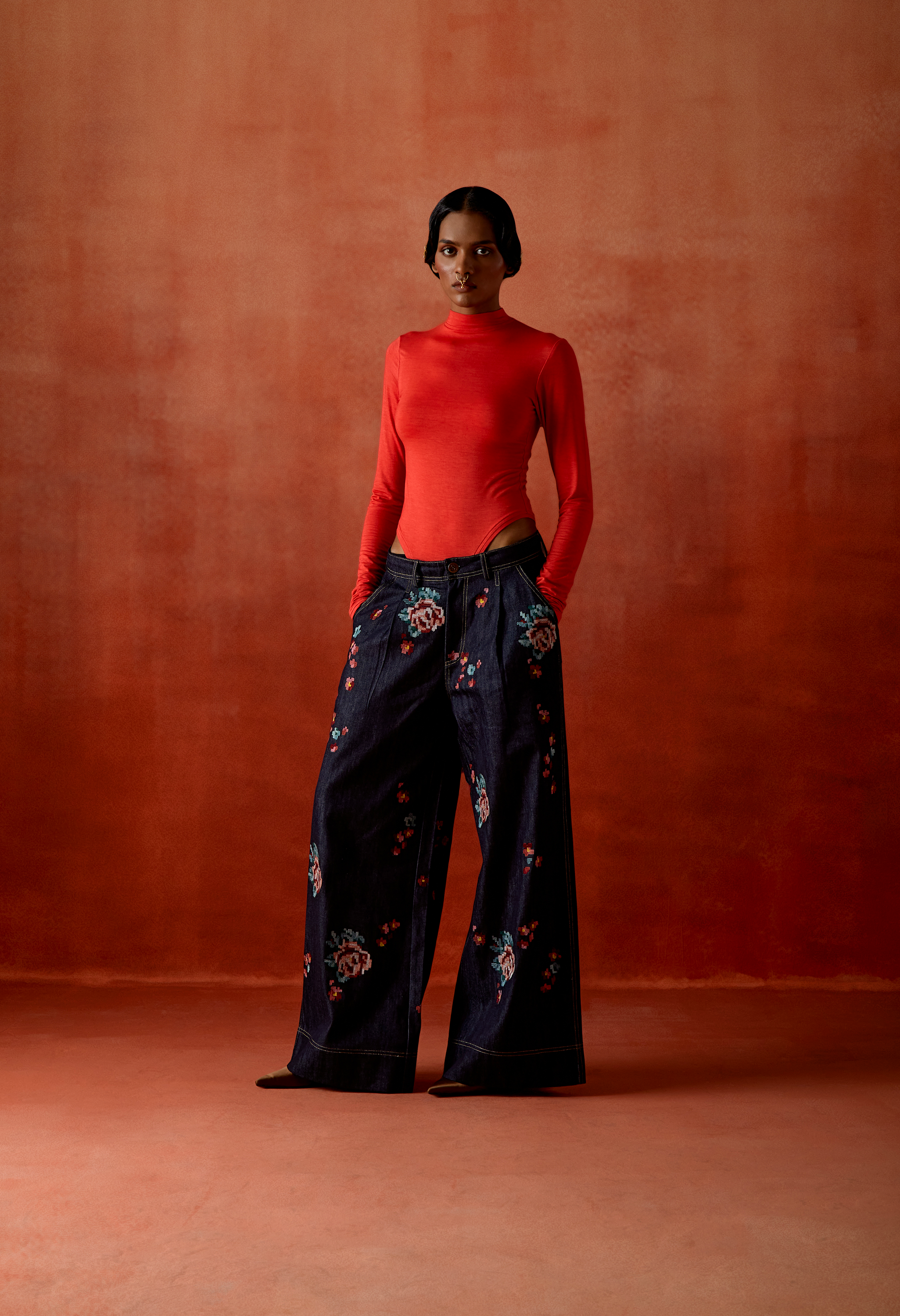 EMB ORGANZA SHORT TRENCH WITH EMB DENIM PANTS