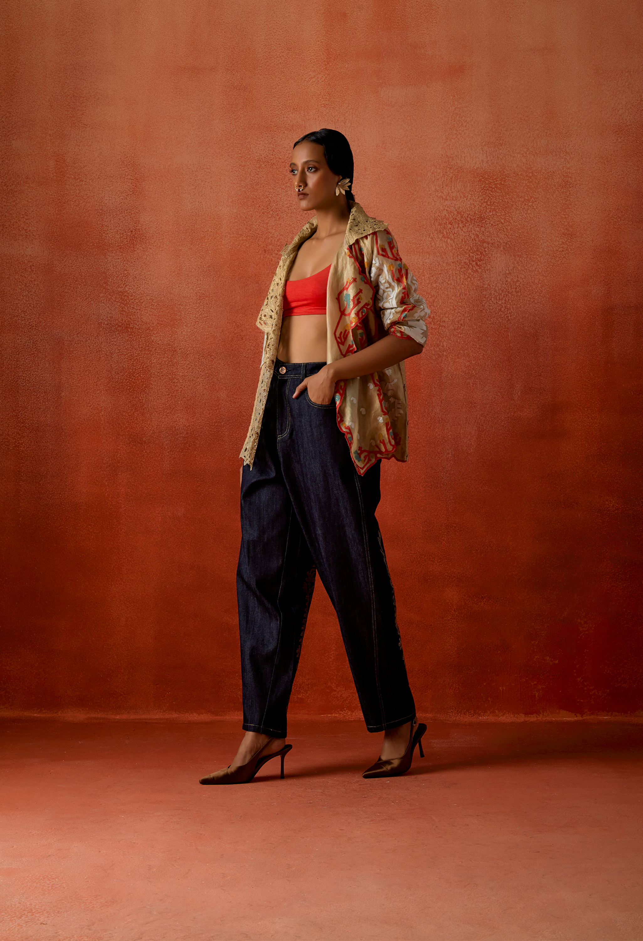 EMB GOLD TISSUE SHORT TRENCH WITH CARROT FIT DENIM PANTS