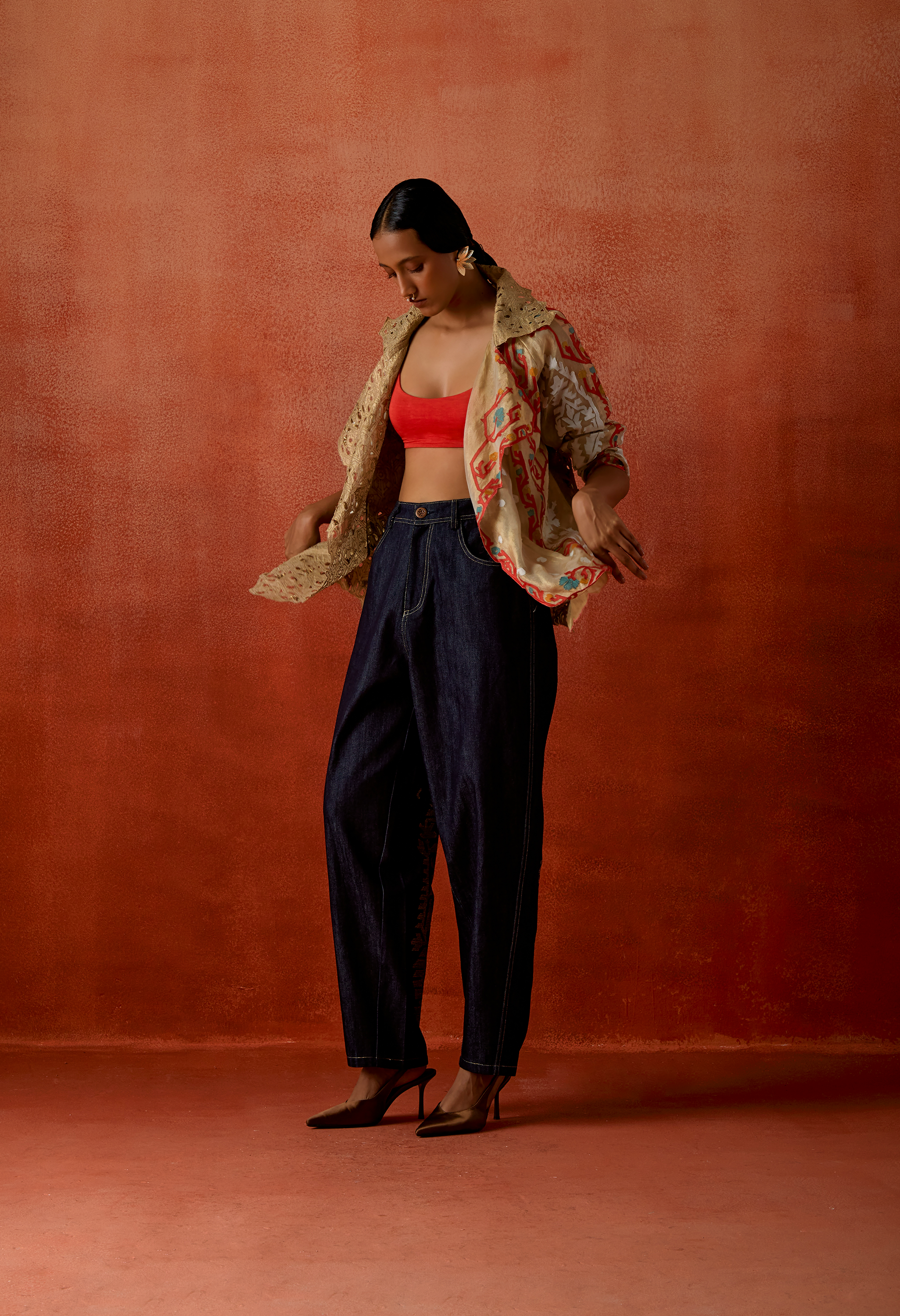 EMB GOLD TISSUE SHORT TRENCH WITH CARROT FIT DENIM PANTS