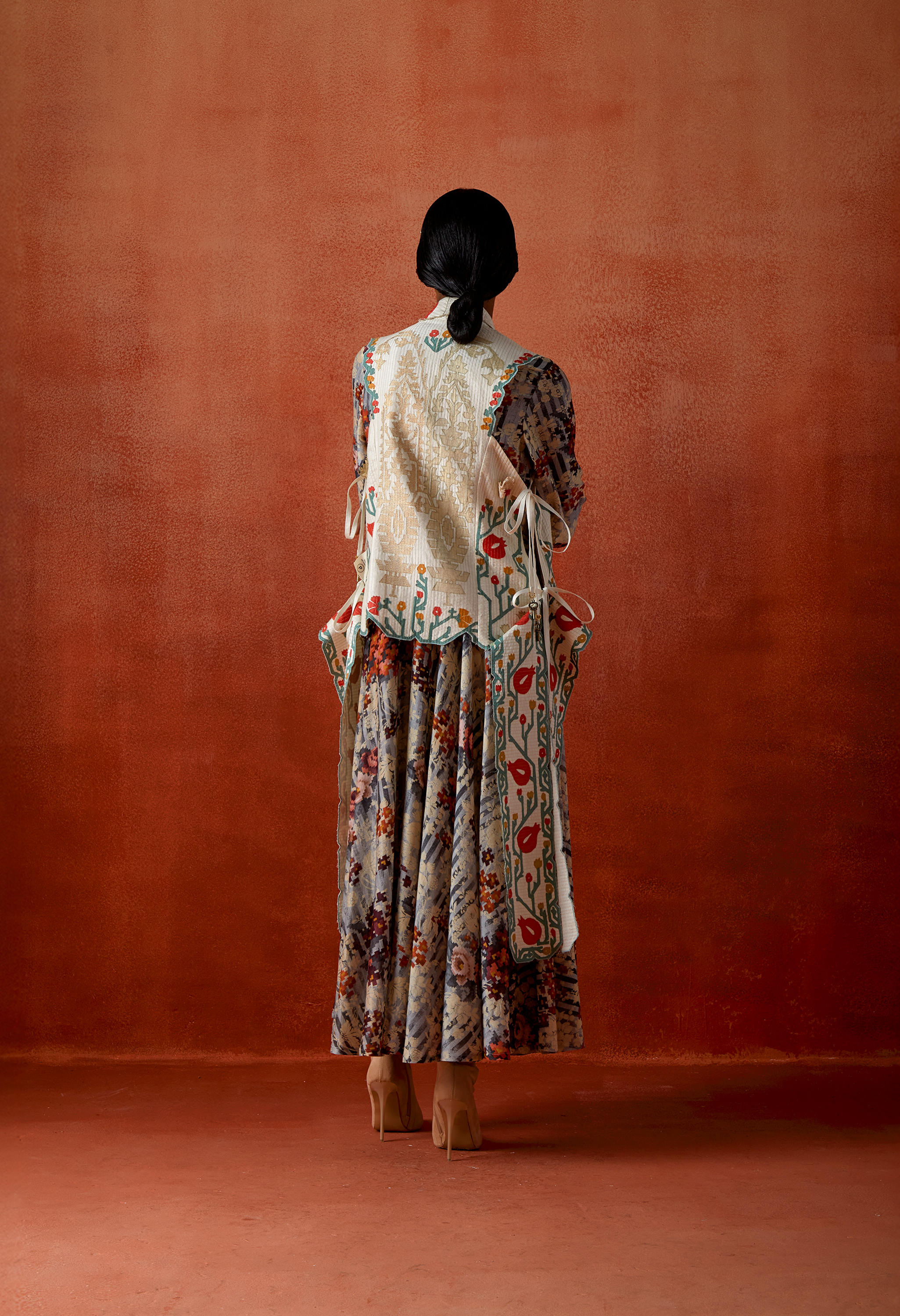 POMEGRANATE DOUBLE LAPEL JACKET WITH PRINTED ANARKALI